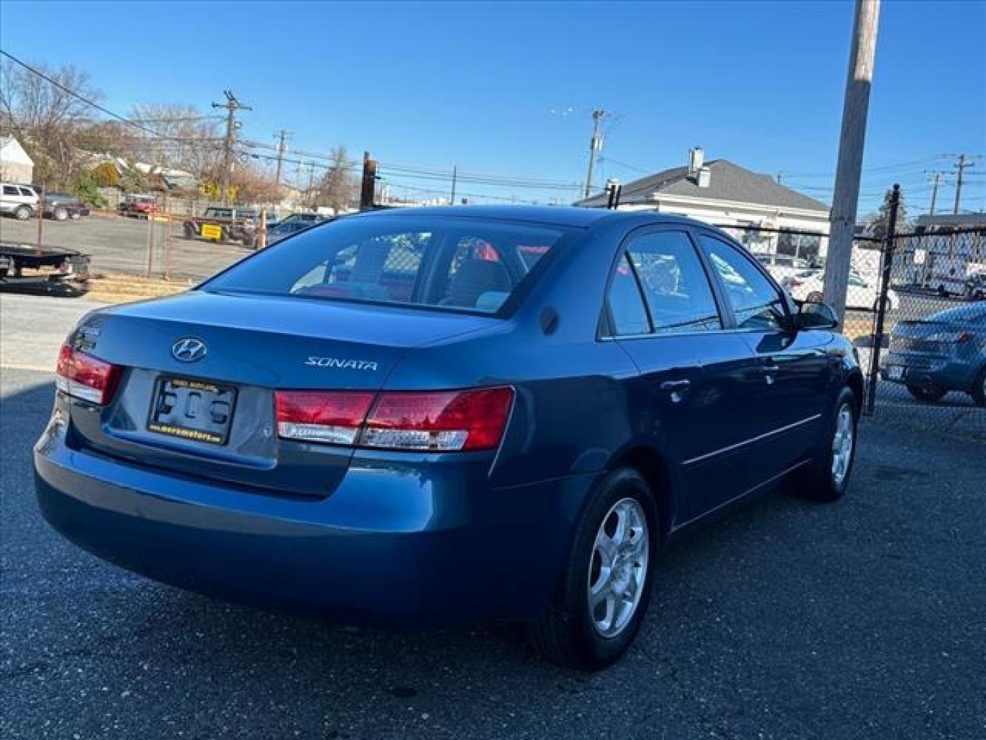 2006 Blue Hyundai SONATA GLS (5NPEU46C46H) with an 2.4L 4 Cylinder Fuel Injected engine, Automatic transmission, located at 50 Eastern Blvd., Essex, MD, 21221, (410) 686-3444, 39.304367, -76.484947 - Photo#4