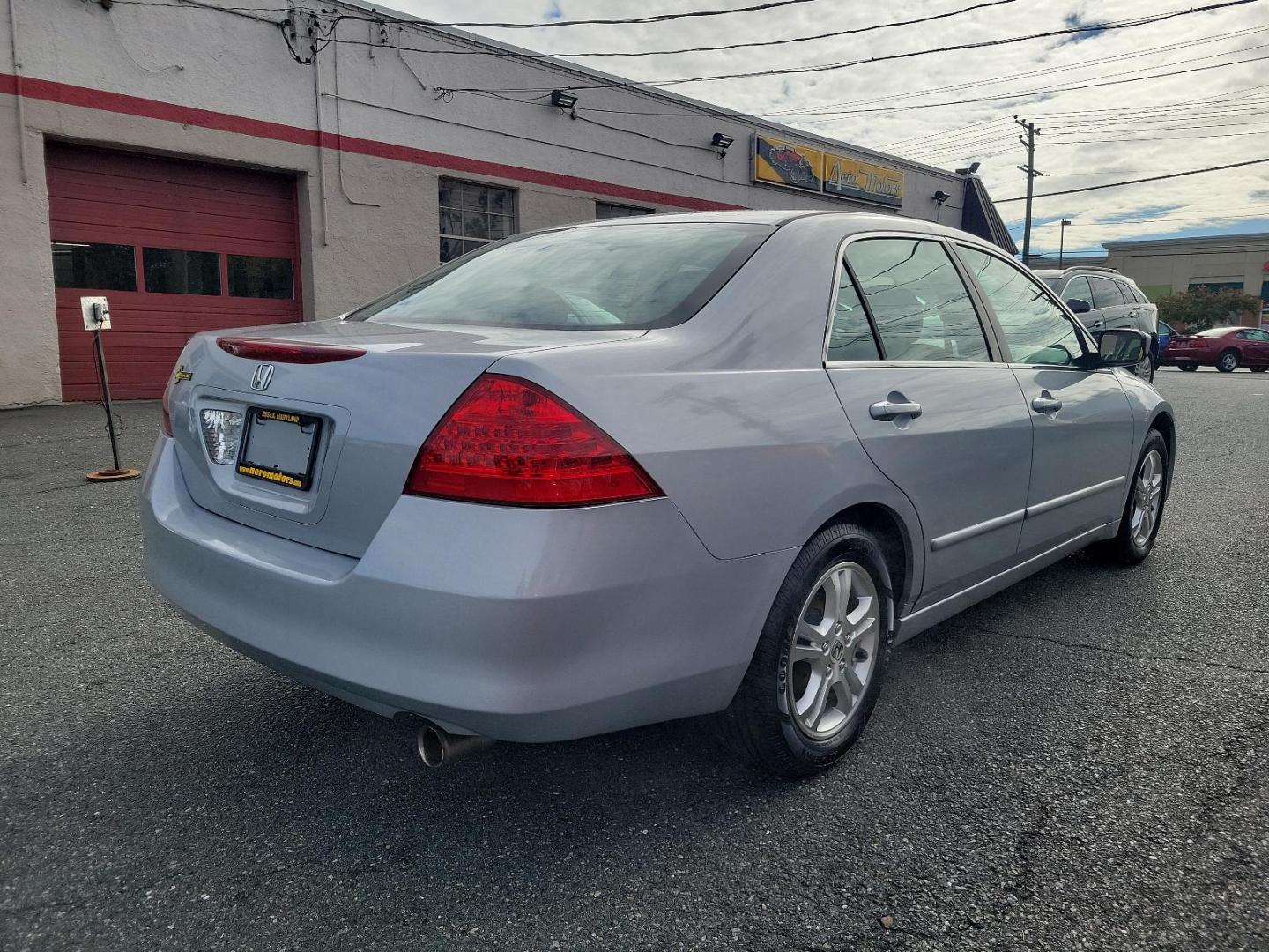 2006 Alabaster Silver Metallic - SI /Black - BK Honda Accord Sdn EX (1HGCM56766A) with an 2.4L DOHC MPFI 16-valve i-VTEC I4 engine engine, located at 50 Eastern Blvd., Essex, MD, 21221, (410) 686-3444, 39.304367, -76.484947 - Experience the synergy of comfort and reliability with this 2006 Honda Accord sedan. Dressed in a sleek silver exterior, this beauty exudes sophistication during every journey. While specific interior details are undefined, Honda is renowned for creating comfortable, highly-functional and user-frien - Photo#3