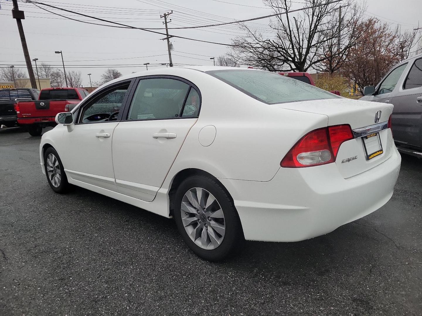 2011 Taffeta White - WH /Gray - GR Honda Civic Sdn EX (2HGFA1F85BH) with an 1.8L SOHC MPFI 16-valve i-VTEC I4 engine engine, located at 50 Eastern Blvd., Essex, MD, 21221, (410) 686-3444, 39.304367, -76.484947 - Experience style, performance, and value with this 2011 Honda Civic Sdn. Coated in a sleek white exterior, this Honda Civic articulates class and sophistication. A beacon of efficiency, it offers powerful performance while still delivering impressive fuel efficiency. Detailed with a well-maintained - Photo#5