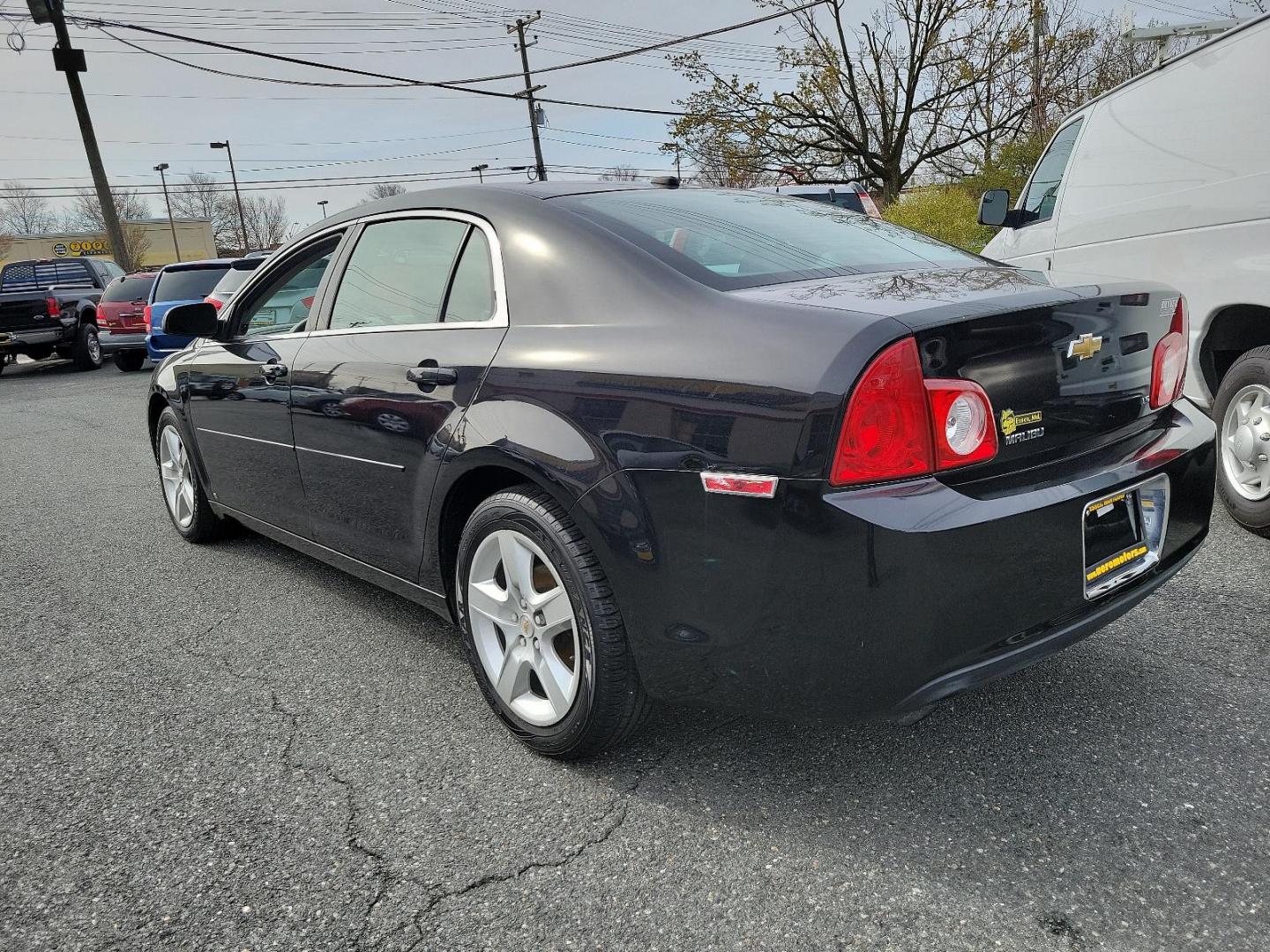 2009 Black Granite Metallic - 58U /Titanium - 83B Chevrolet Malibu LS w/1LS (1G1ZG57BX94) with an ENGINE, ECOTEC 2.4L DOHC, 16-VALVE, 4-CYLINDER VARIABLE VALVE TIMING MFI engine, located at 50 Eastern Blvd., Essex, MD, 21221, (410) 686-3444, 39.304367, -76.484947 - Experience the prowess of expert engineering with the 2009 Chevrolet Malibu LS w/1LS 4dr sdn ls w/1ls. It's not just a car but a statement on wheels. Coated in glossy black granite metallic - 58U exterior complemented by a classy titanium - 83B interior, this car embodies sophistication. The aesthet - Photo#5