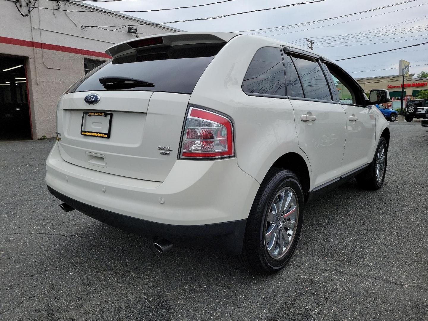 2009 White Platinum Tri-Coat - UG /Medium light stone - 2L Ford Edge SEL (2FMDK48C19B) with an 3.5L V6 DURATEC ENGINE engine, located at 50 Eastern Blvd., Essex, MD, 21221, (410) 686-3444, 39.304367, -76.484947 - Step into sophistication with this 2009 Ford Edge SEL, a masterpiece of design and performance. Outshining competitors, it's distinctively finished in a White Platinum Tri-Coat - UG exterior, matched flawlessly by a Medium Light Stone - 2L interior. The dynamic All-Wheel Drive (AWD) capability ensur - Photo#3