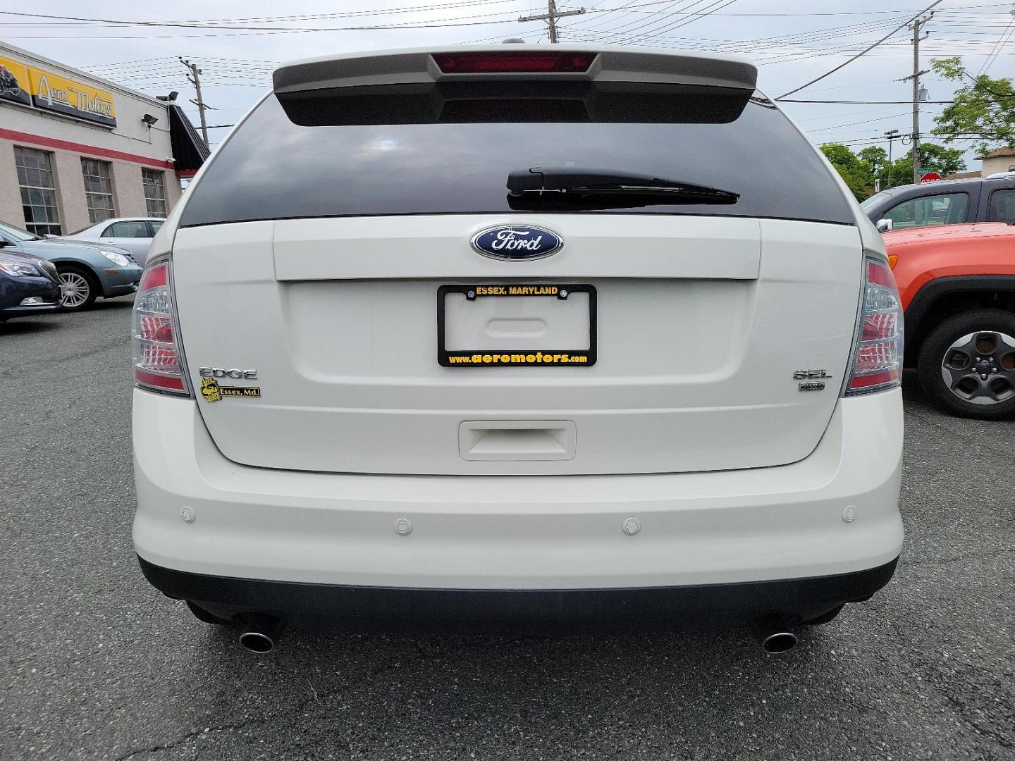 2009 White Platinum Tri-Coat - UG /Medium light stone - 2L Ford Edge SEL (2FMDK48C19B) with an 3.5L V6 DURATEC ENGINE engine, located at 50 Eastern Blvd., Essex, MD, 21221, (410) 686-3444, 39.304367, -76.484947 - Step into sophistication with this 2009 Ford Edge SEL, a masterpiece of design and performance. Outshining competitors, it's distinctively finished in a White Platinum Tri-Coat - UG exterior, matched flawlessly by a Medium Light Stone - 2L interior. The dynamic All-Wheel Drive (AWD) capability ensur - Photo#4