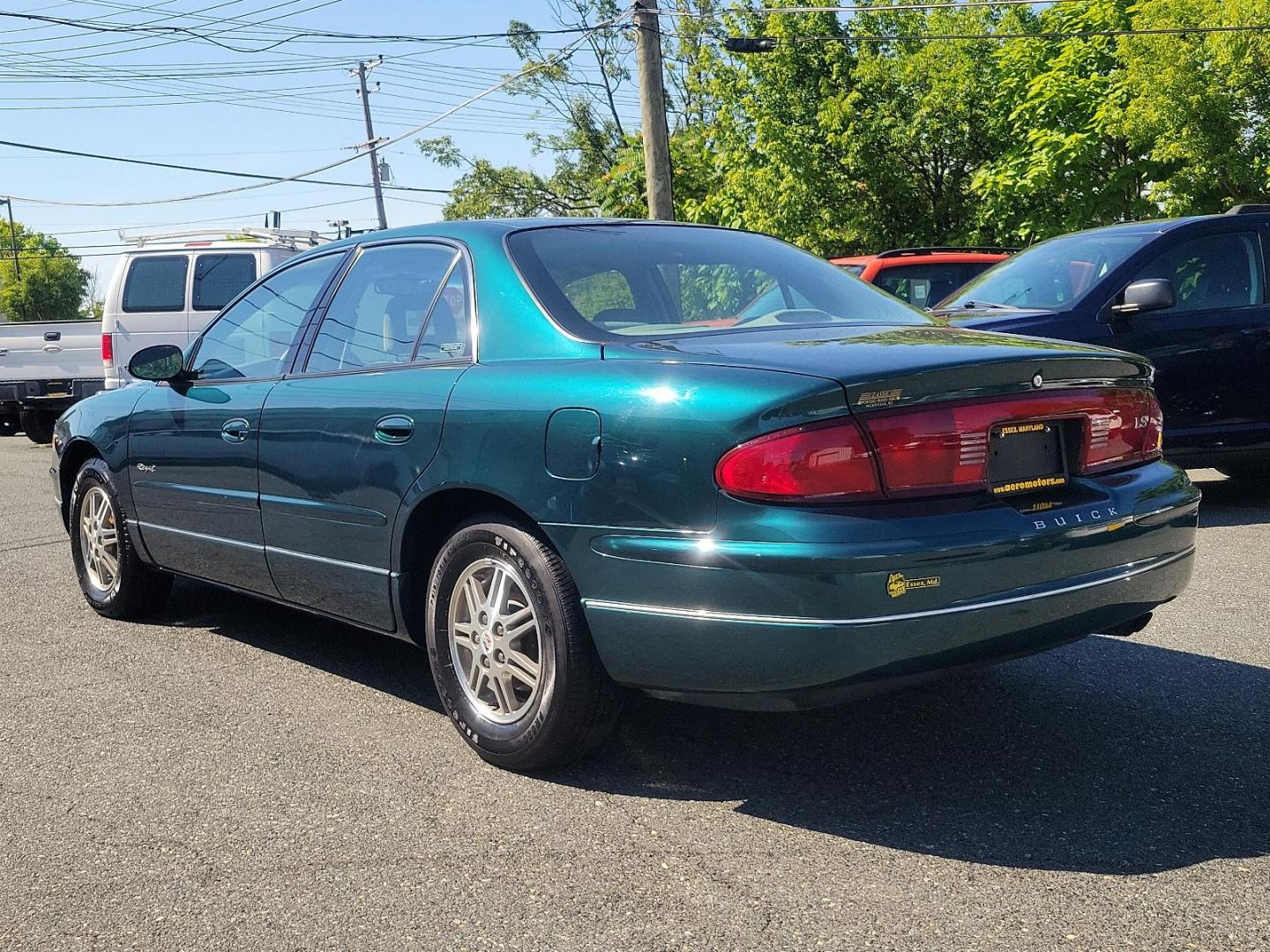 2000 Jasper Green Metallic - 56U /Medium Gray - 14 Buick Regal LS (2G4WB52KXY1) with an 3.8L (231) SFI V6 3800 SERIES II ENGINE engine, located at 50 Eastern Blvd., Essex, MD, 21221, (410) 686-3444, 39.304367, -76.484947 - Presenting the elegant 2000 Buick Regal LS 4dr, finished in a majestic Jasper Green Metallic - 56u exterior, complemented by a sophisticated Medium Gray - 14 interior, exuding an undeniable timeless charm. In its heart, lies an impressive 3.8L (231) SFI V6 3800 Series II engine, merging power and pe - Photo#5