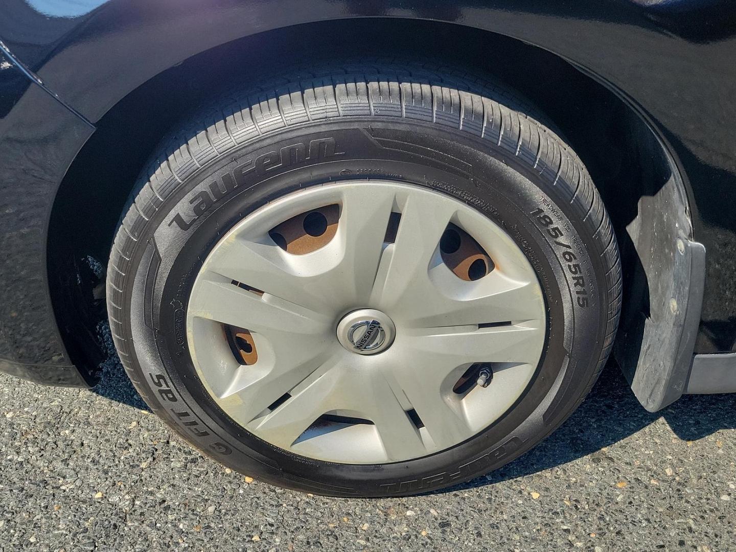 2010 Super Black - KH3 /Charcoal - G Nissan Versa 1.8 S (3N1BC1CP3AL) with an 1.8L DOHC 16-valve CVTCS I4 engine engine, located at 50 Eastern Blvd., Essex, MD, 21221, (410) 686-3444, 39.304367, -76.484947 - Meet the 2010 Nissan Versa 1.8 S 5DR HB I4 Auto 1.8 S, a sophisticated blend of performance, efficiency, and style. Powered by a 1.8L DOHC 16-valve CVTCS I4 engine, this dynamo exudes confidence on every road exerting unrivaled horsepower and torque. Its Super Black - KH3 exterior is a testament to - Photo#7