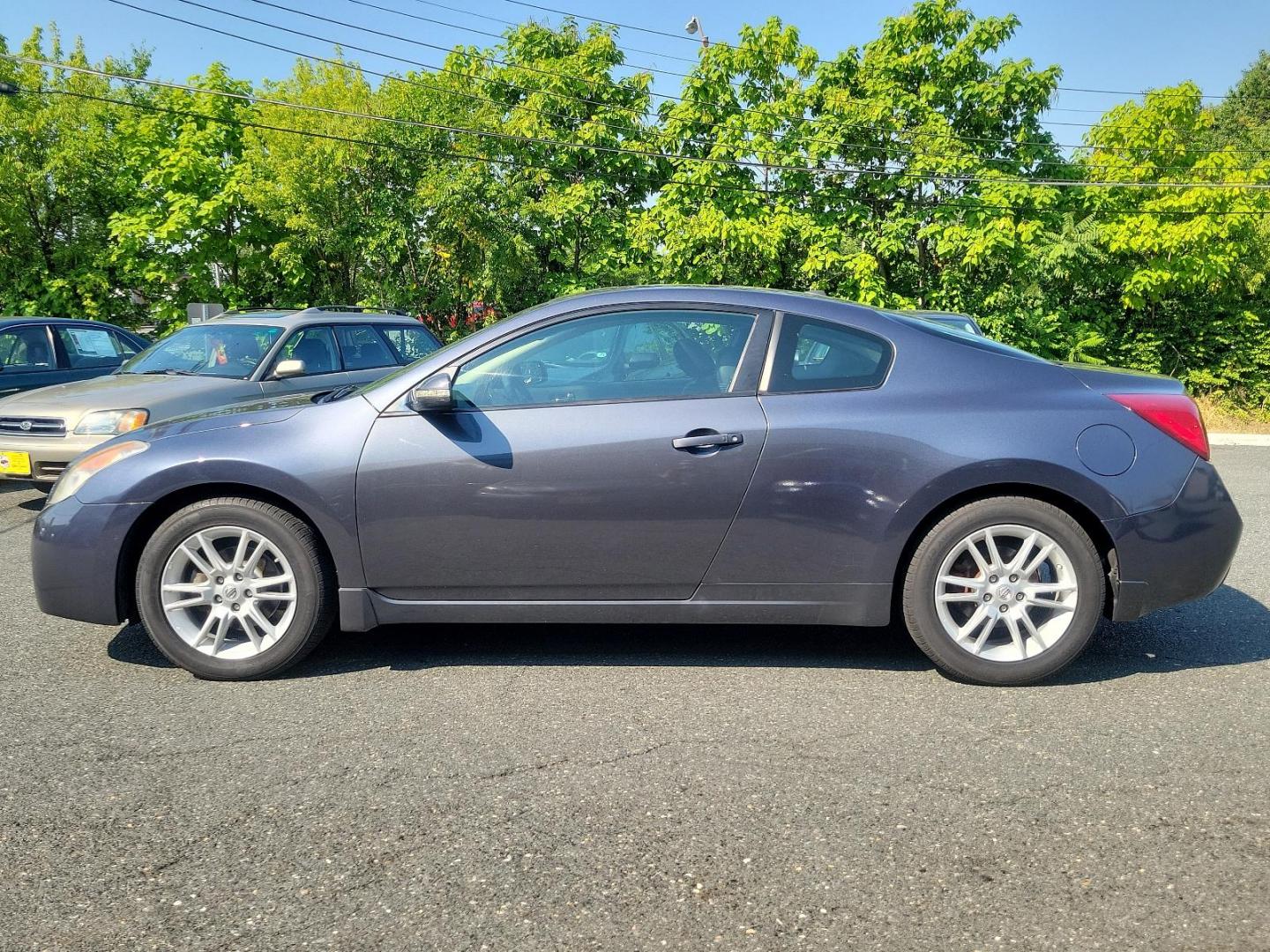 2008 Dark Slate Metallic - K50 /Charcoal - G Nissan Altima 3.5 SE (1N4BL24E68C) with an 3.5L DOHC V6 engine engine, located at 50 Eastern Blvd., Essex, MD, 21221, (410) 686-3444, 39.304367, -76.484947 - Presenting a marvel of automotive design, the 2008 Nissan Altima 3.5 SE 2dr cpe v6 cvt 3.5 se. This highly reliable vehicle sports a sophisticated Dark Slate Metallic-K50 exterior, augmenting its robust road presence. The interiors are styled in a tasteful Charcoal-G coloring, adding an extra touch - Photo#6