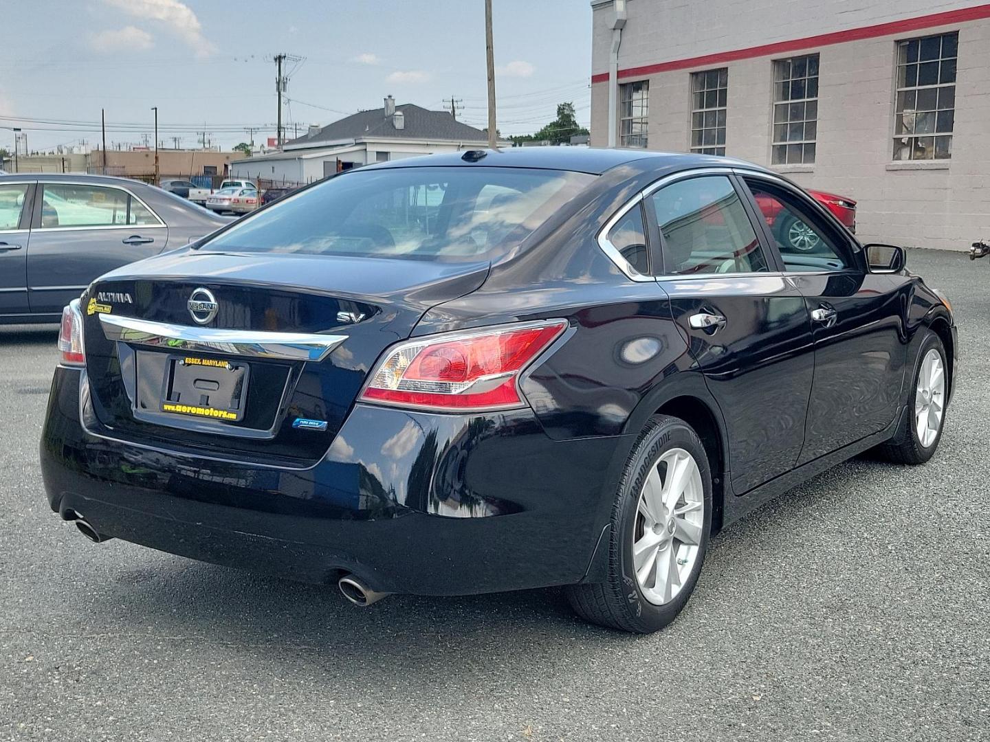 2014 Super Black - KH3 /Charcoal - G Nissan Altima 2.5 SV (1N4AL3AP9EC) with an Engine: 2.5L DOHC 16-Valve I-4 engine, located at 50 Eastern Blvd., Essex, MD, 21221, (410) 686-3444, 39.304367, -76.484947 - Step into the realm of reliability and efficiency with this splendid 2014 Nissan Altima 2.5 SV. This four-door sedan houses a 2.5L DOHC 16-Valve I-4 engine under its hood, promising standout performance and fuel efficiency. Painted in a striking super black exterior, the transeasonal hue exhibits a - Photo#5