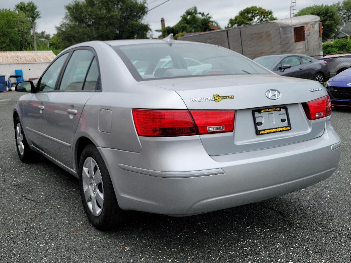 2010 Radiant Silver - SM /Gray - U7 Hyundai Sonata GLS PZEV (5NPET4ACXAH) with an 2.4L DOHC 16-valve I4 engine engine, located at 50 Eastern Blvd., Essex, MD, 21221, (410) 686-3444, 39.304367, -76.484947 - Discover your next ride with our stunning 2010 Hyundai Sonata GLS PZEV 4-door Sedan. Its radiant silver exterior is impeccably complemented by a tasteful gray interior, delivering a sleek modern aesthetic. This car is equipped with a robust 2.4L DOHC 16-valve i4 engine which promises an exhilarating - Photo#3