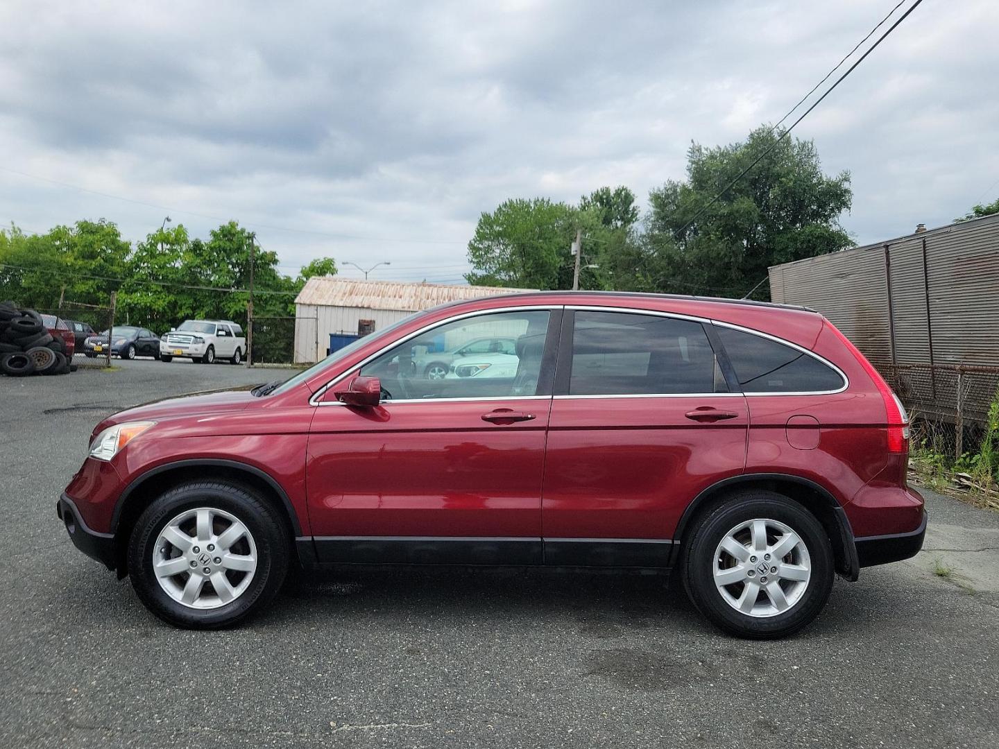 2007 Tango Red Pearl - RE /Gray - GR Honda CR-V EX-L (5J6RE48767L) with an 2.4L DOHC MPFI 16-valve i-VTEC I4 engine engine, located at 50 Eastern Blvd., Essex, MD, 21221, (410) 686-3444, 39.304367, -76.484947 - Discover the potential in this 2007 Honda CR-V EX-L. Embrace the robust performance and sleek design of this 4WD 5-dr EX-L coated with a fiery red exterior that turns heads every time you're on the road. At the heart of this stylish vehicle beats a powerful 2.4L DOHC MPFI 16-valve i-VTEC I4 engine, - Photo#4