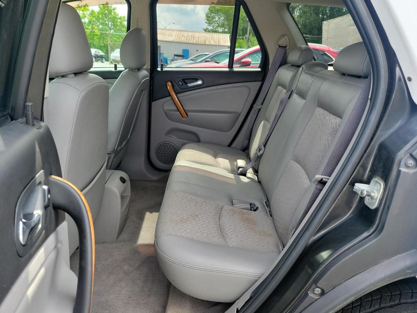 2007 Polar White - 50U /Gray - 17 Saturn VUE V6 (5GZCZ63477S) with an 3.5L SOHC MFI 24-VALVE V6 ENGINE engine, located at 50 Eastern Blvd., Essex, MD, 21221, (410) 686-3444, 39.304367, -76.484947 - Discover the elegance and comfort of the 2007 Saturn VUE V6 AWD 4dr V6 Auto. Dressed in a sophisticated Polar White exterior, this luxury SUV brings a whole new meaning to comfort and class. Its elegant Gray interior further enriches its distinctive aesthetics. Powered by a formidable 3.5L SOHC MFI - Photo#9