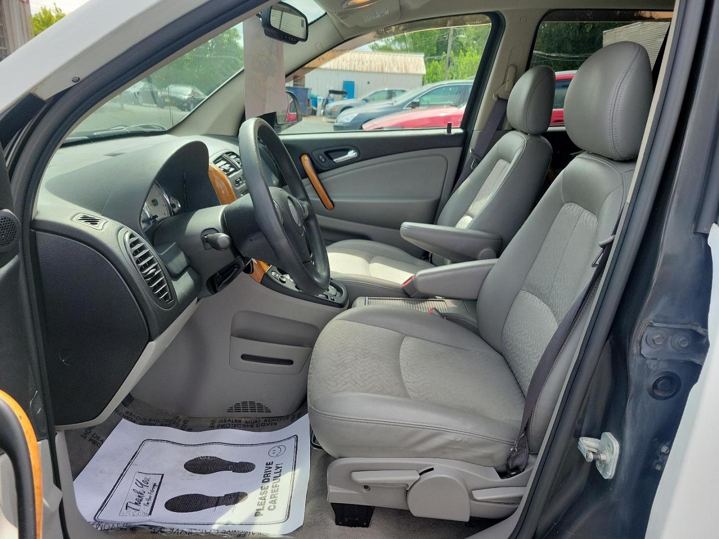 2007 Polar White - 50U /Gray - 17 Saturn VUE V6 (5GZCZ63477S) with an 3.5L SOHC MFI 24-VALVE V6 ENGINE engine, located at 50 Eastern Blvd., Essex, MD, 21221, (410) 686-3444, 39.304367, -76.484947 - Discover the elegance and comfort of the 2007 Saturn VUE V6 AWD 4dr V6 Auto. Dressed in a sophisticated Polar White exterior, this luxury SUV brings a whole new meaning to comfort and class. Its elegant Gray interior further enriches its distinctive aesthetics. Powered by a formidable 3.5L SOHC MFI - Photo#12