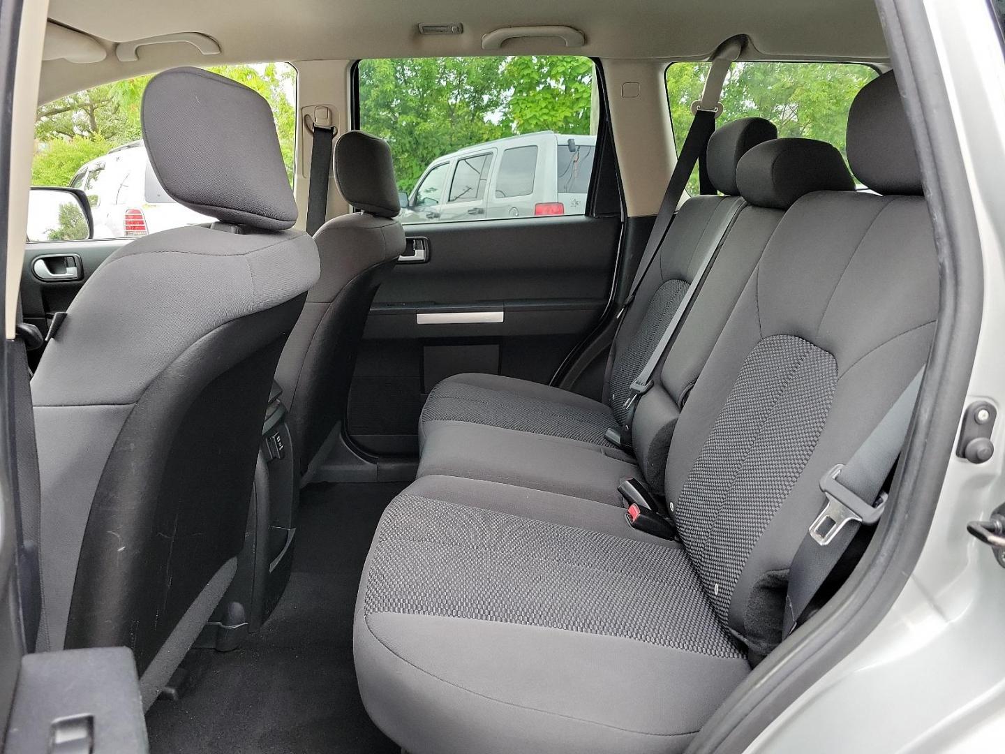 2007 Liquid Silver Metallic - A33 /Black - X Mitsubishi Endeavor LS (4A4MN21S67E) with an 3.8L SOHC SMPI 24-valve V6 engine engine, located at 50 Eastern Blvd., Essex, MD, 21221, (410) 686-3444, 39.304367, -76.484947 - Discover the perfect balance of power and reliability with this 2007 Mitsubishi Endeavor LS. Sculpted in an appealing silver exterior, this all-wheel-drive 4-door SUV is powered by a robust 3.8L SOHC SMPI 24-valve V6 engine that delivers captivating performance. This Mitsubishi Endeavor LS is renown - Photo#9