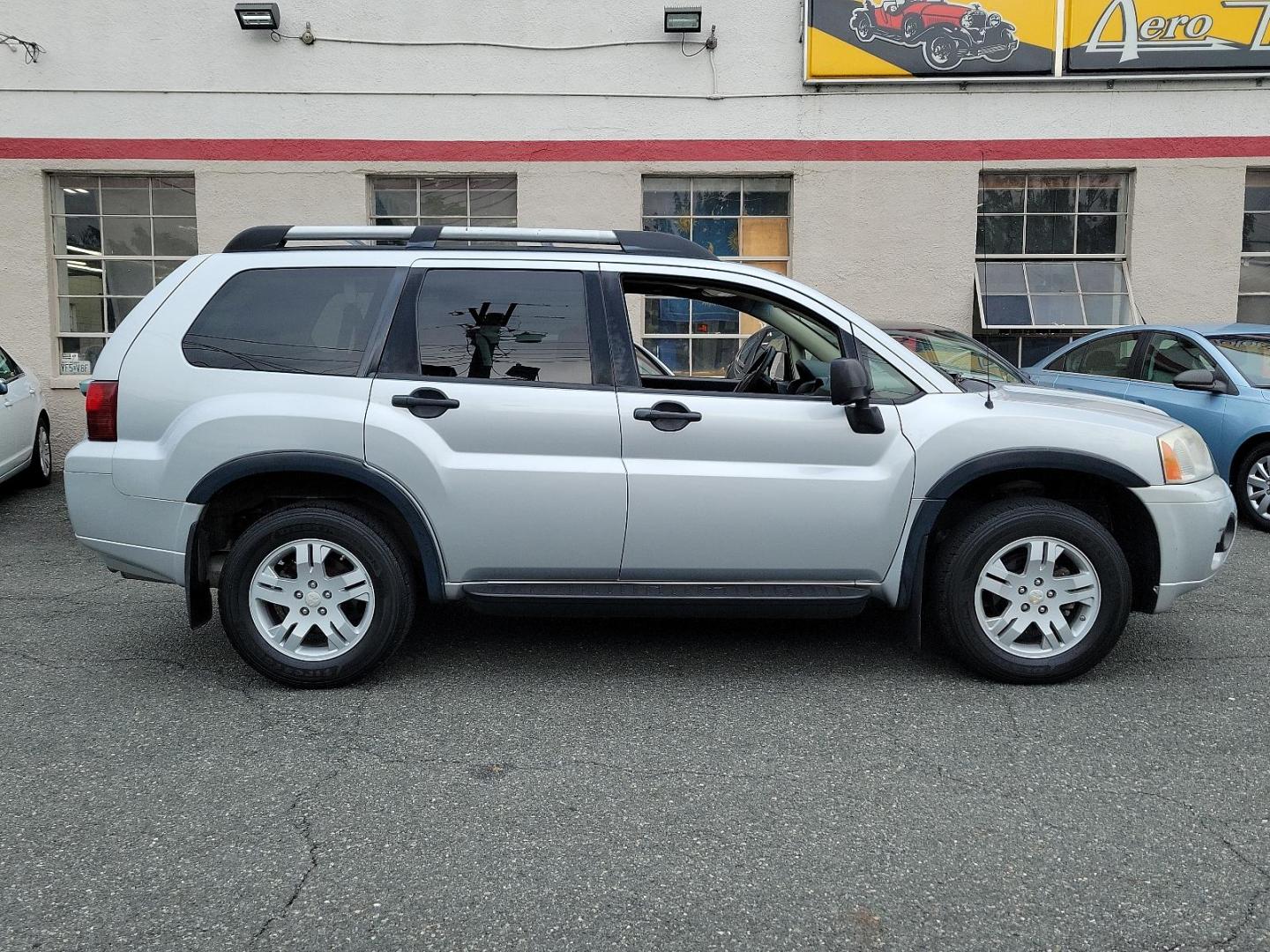 2007 Liquid Silver Metallic - A33 /Black - X Mitsubishi Endeavor LS (4A4MN21S67E) with an 3.8L SOHC SMPI 24-valve V6 engine engine, located at 50 Eastern Blvd., Essex, MD, 21221, (410) 686-3444, 39.304367, -76.484947 - Discover the perfect balance of power and reliability with this 2007 Mitsubishi Endeavor LS. Sculpted in an appealing silver exterior, this all-wheel-drive 4-door SUV is powered by a robust 3.8L SOHC SMPI 24-valve V6 engine that delivers captivating performance. This Mitsubishi Endeavor LS is renown - Photo#6