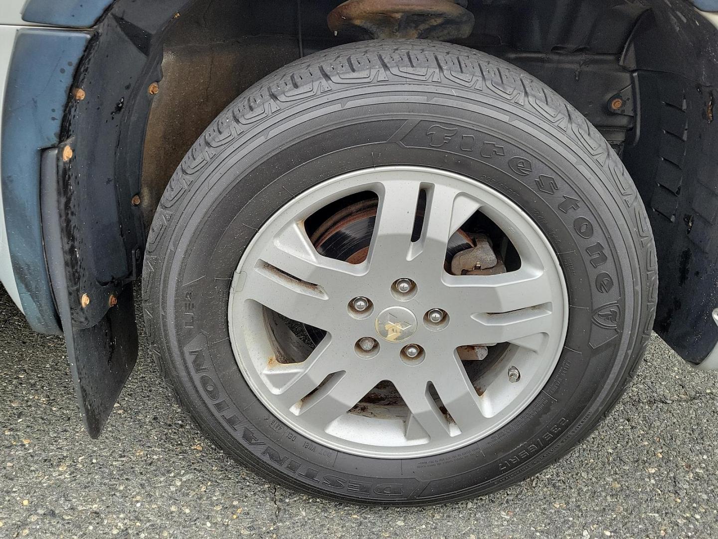 2007 Liquid Silver Metallic - A33 /Black - X Mitsubishi Endeavor LS (4A4MN21S67E) with an 3.8L SOHC SMPI 24-valve V6 engine engine, located at 50 Eastern Blvd., Essex, MD, 21221, (410) 686-3444, 39.304367, -76.484947 - Discover the perfect balance of power and reliability with this 2007 Mitsubishi Endeavor LS. Sculpted in an appealing silver exterior, this all-wheel-drive 4-door SUV is powered by a robust 3.8L SOHC SMPI 24-valve V6 engine that delivers captivating performance. This Mitsubishi Endeavor LS is renown - Photo#7