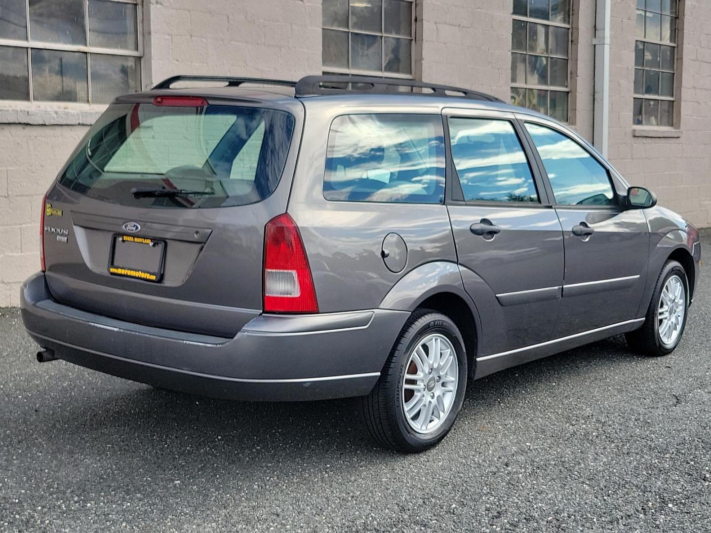 2007 Liquid Grey Metallic - CX /Dark Pebble/Light Pebble - P Ford Focus SES (1FAHP36N67W) with an 2.0L DOHC SMPI I4 DURATEC 20E ENGINE engine, located at 50 Eastern Blvd., Essex, MD, 21221, (410) 686-3444, 39.304367, -76.484947 - Step into excellent driving performance with this superb 2007 Ford Focus SES 4DR WGN SES *ltd avail*. Radiating in a stylish Liquid Grey Metallic - CX exterior, this vehicle boasts an immaculate Dark Pebble/Light Pebble - P interior that complements its overall aesthetic appeal. Powered by a robust - Photo#5