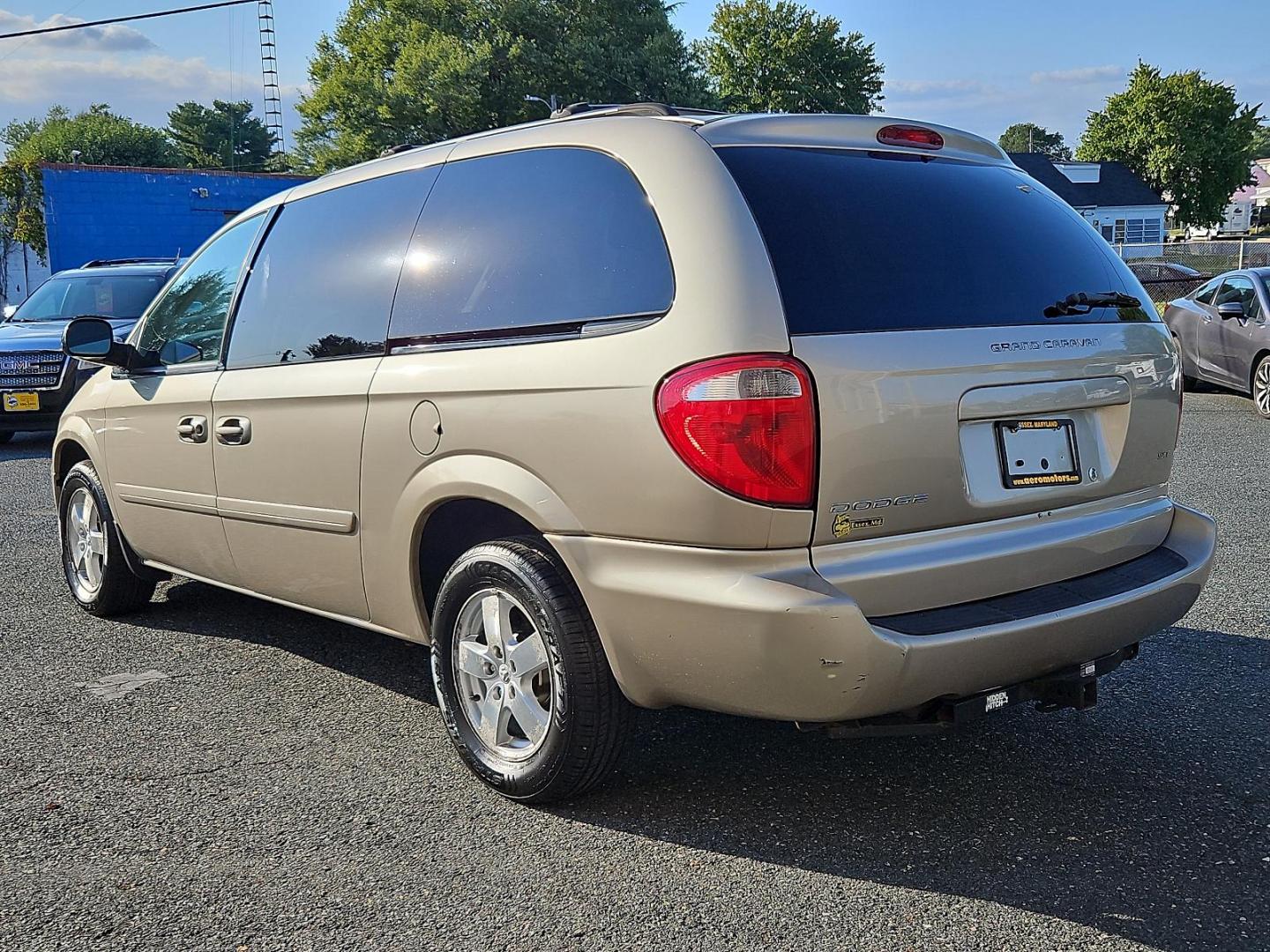 2006 Linen Gold Metallic Pearl - PYG /Dark Khaki/Lt Gray Stone - J1 Dodge Grand Caravan SXT (2D4GP44L66R) with an 3.8L OHV V6 ENGINE engine, located at 50 Eastern Blvd., Essex, MD, 21221, (410) 686-3444, 39.304367, -76.484947 - Introducing the 2006 Dodge Grand Caravan SXT, a classic family vehicle renowned for its reliability. The model available sports a sophisticated Linen Gold Metallic Pearl - PYG exterior, subtly complemented by a unique Dark Khaki/Lt Gray Stone - J1 interior, offering a premium look both inside and ou - Photo#5