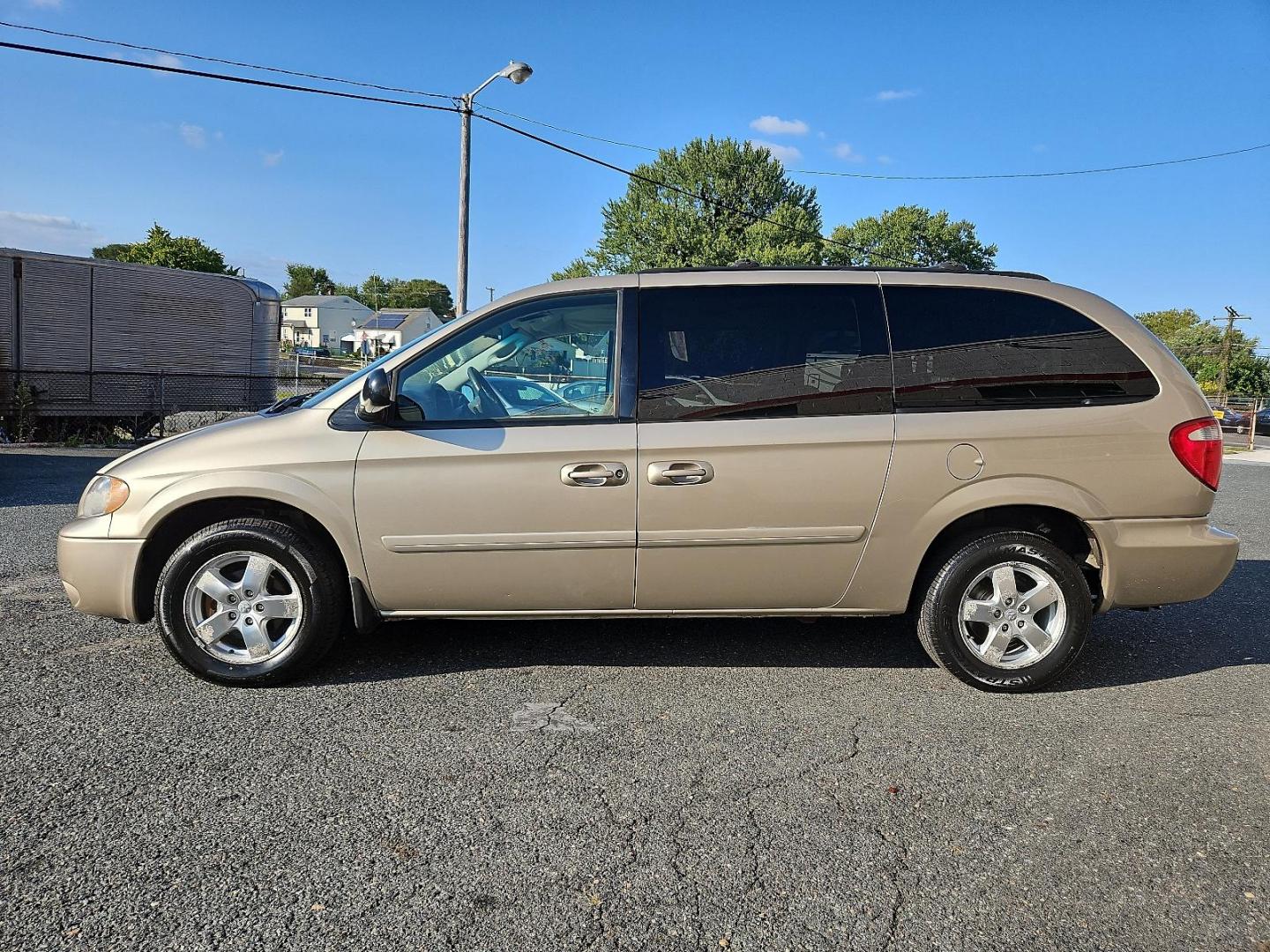 2006 Linen Gold Metallic Pearl - PYG /Dark Khaki/Lt Gray Stone - J1 Dodge Grand Caravan SXT (2D4GP44L66R) with an 3.8L OHV V6 ENGINE engine, located at 50 Eastern Blvd., Essex, MD, 21221, (410) 686-3444, 39.304367, -76.484947 - Introducing the 2006 Dodge Grand Caravan SXT, a classic family vehicle renowned for its reliability. The model available sports a sophisticated Linen Gold Metallic Pearl - PYG exterior, subtly complemented by a unique Dark Khaki/Lt Gray Stone - J1 interior, offering a premium look both inside and ou - Photo#6