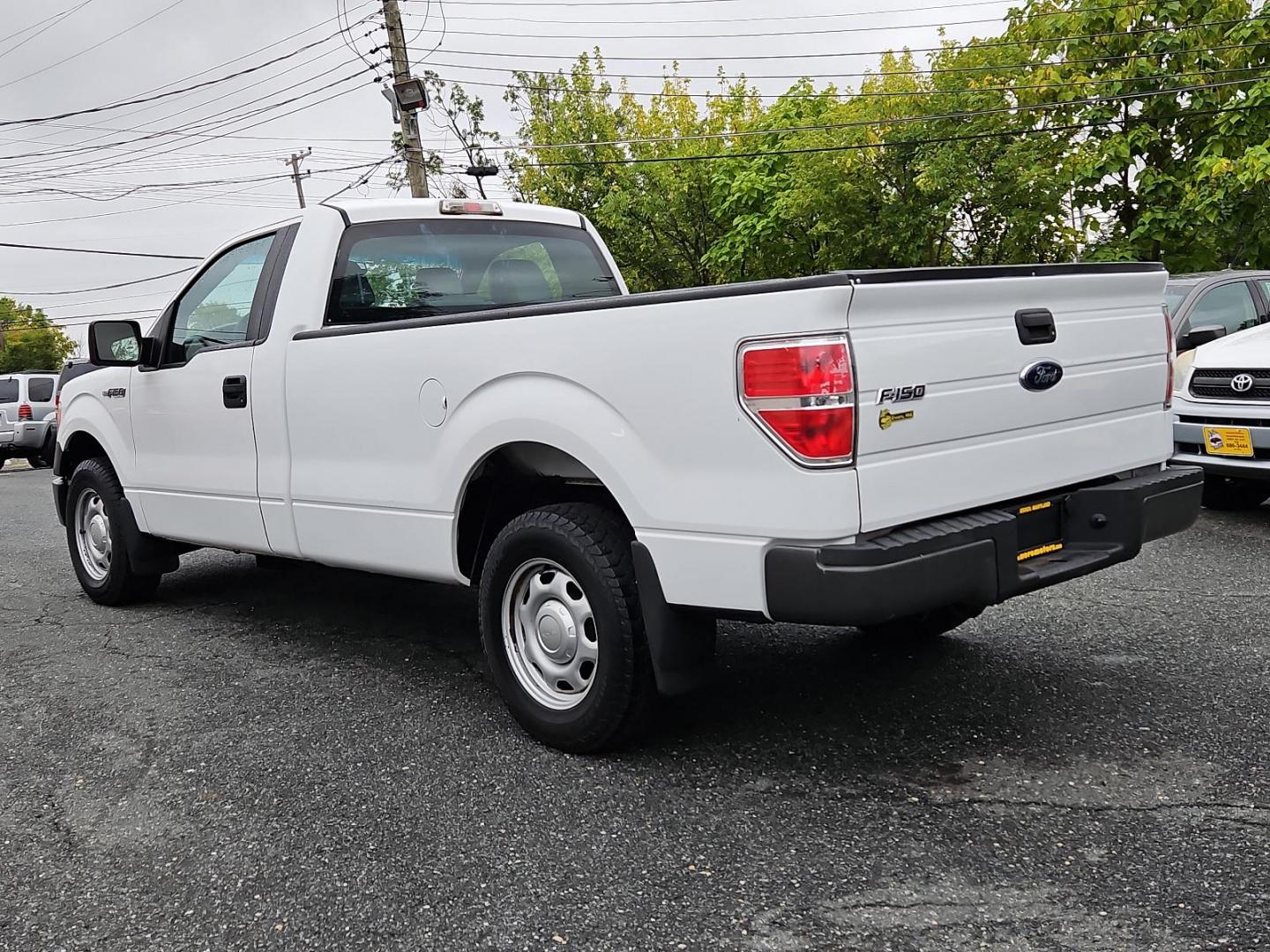 2013 Oxford White - YZ /Steel Gray - CS Ford F-150 XL (1FTMF1CM1DK) with an 3.7L V6 FFV ENGINE engine, located at 50 Eastern Blvd., Essex, MD, 21221, (410) 686-3444, 39.304367, -76.484947 - Presenting the robust 2013 Ford F-150 XL 2WD Regular Cab in a majestic Oxford White - YZ exterior finish. Its spacious and comfortable interior is adorned in a classy steel gray - CS shade, guaranteeing a stylish journey every time. At the heart of this reliable pickup truck is its 3.7L V6 FFV engin - Photo#5