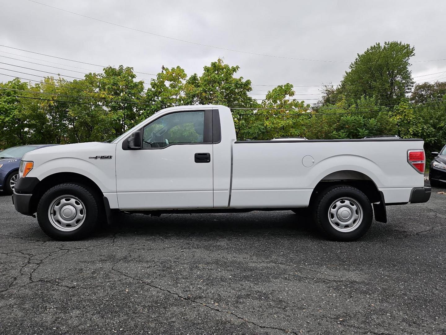 2013 Oxford White - YZ /Steel Gray - CS Ford F-150 XL (1FTMF1CM1DK) with an 3.7L V6 FFV ENGINE engine, located at 50 Eastern Blvd., Essex, MD, 21221, (410) 686-3444, 39.304367, -76.484947 - Presenting the robust 2013 Ford F-150 XL 2WD Regular Cab in a majestic Oxford White - YZ exterior finish. Its spacious and comfortable interior is adorned in a classy steel gray - CS shade, guaranteeing a stylish journey every time. At the heart of this reliable pickup truck is its 3.7L V6 FFV engin - Photo#6