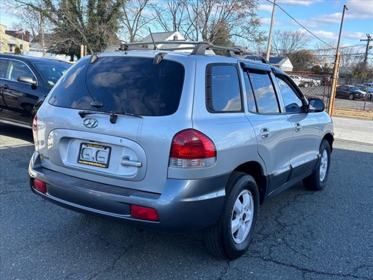 2005 Silver Hyundai SANTA FE GLS (KM8SC73D15U) with an 2.7L 6 Cylinder Fuel Injected engine, 4X4 transmission, located at 50 Eastern Blvd., Essex, MD, 21221, (410) 686-3444, 39.304367, -76.484947 - Photo#5