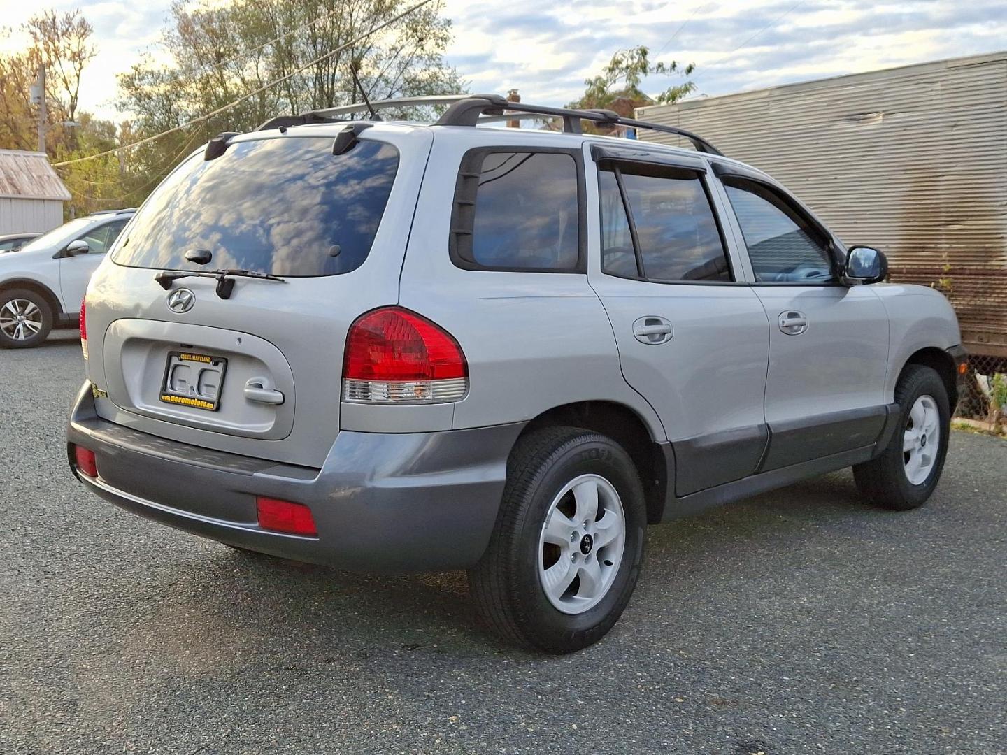 2005 Silver Hyundai SANTA FE GLS (KM8SC73D15U) with an 2.7L 6 Cylinder Fuel Injected engine, 4X4 transmission, located at 50 Eastern Blvd., Essex, MD, 21221, (410) 686-3444, 39.304367, -76.484947 - Photo#27