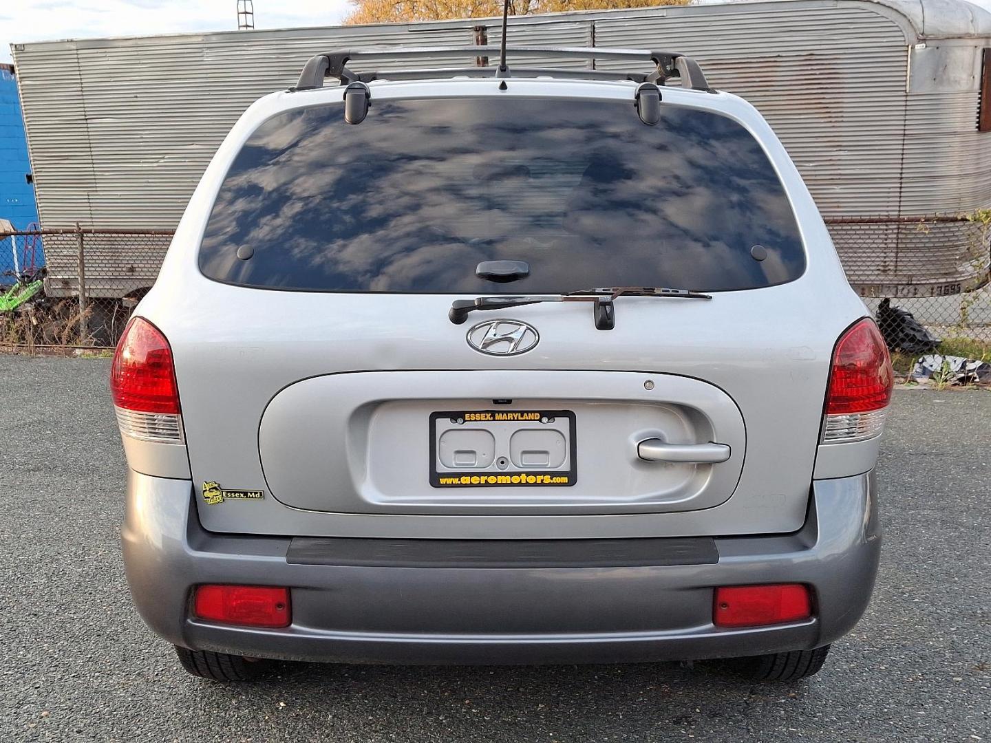 2005 Silver Hyundai SANTA FE GLS (KM8SC73D15U) with an 2.7L 6 Cylinder Fuel Injected engine, 4X4 transmission, located at 50 Eastern Blvd., Essex, MD, 21221, (410) 686-3444, 39.304367, -76.484947 - Photo#28