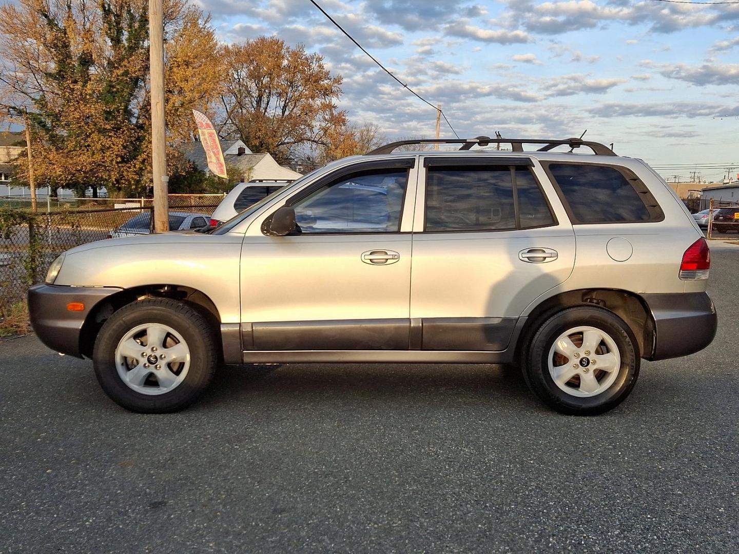 2005 Silver Hyundai SANTA FE GLS (KM8SC73D15U) with an 2.7L 6 Cylinder Fuel Injected engine, 4X4 transmission, located at 50 Eastern Blvd., Essex, MD, 21221, (410) 686-3444, 39.304367, -76.484947 - Photo#30