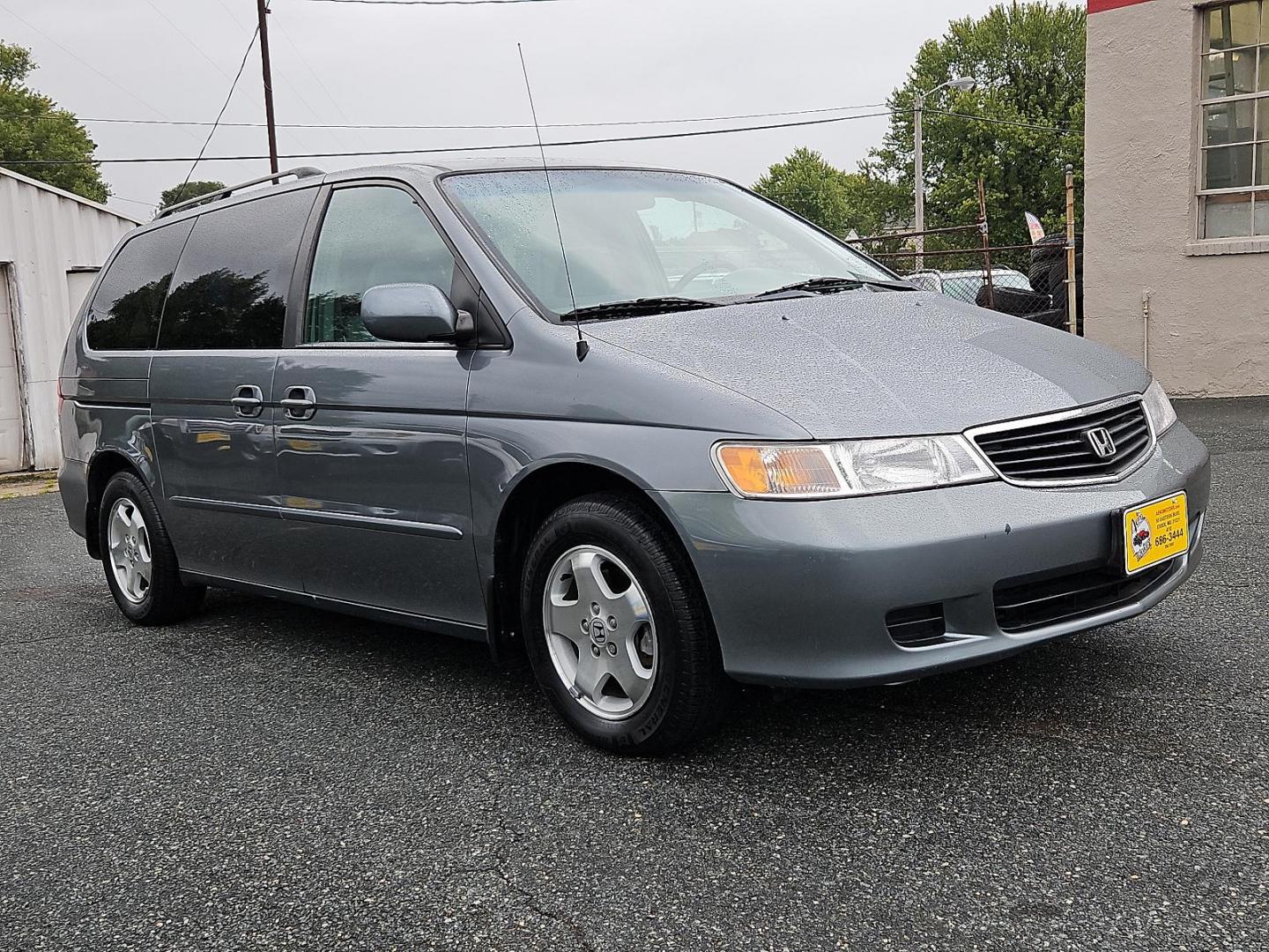 2001 Dark Emerald Pearl - /Quartz - Honda Odyssey EX (2HKRL18681H) with an 3.5L SOHC MPFI 24-valve VTEC V6 engine engine, located at 50 Eastern Blvd., Essex, MD, 21221, (410) 686-3444, 39.304367, -76.484947 - Introducing the 2001 Honda Odyssey EX, a sleek and versatile 7-passenger minivan covered in a unique and attractive green exterior that turns heads on the street. Underneath the hood lies a robust 3.5L SOHC MPFI 24-valve VTEC V6 engine, offering a balanced blend of power and efficiency. The Odyssey - Photo#2