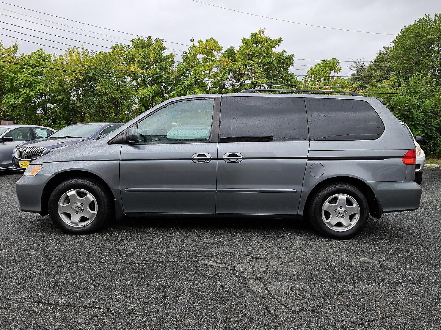 2001 Dark Emerald Pearl - /Quartz - Honda Odyssey EX (2HKRL18681H) with an 3.5L SOHC MPFI 24-valve VTEC V6 engine engine, located at 50 Eastern Blvd., Essex, MD, 21221, (410) 686-3444, 39.304367, -76.484947 - Introducing the 2001 Honda Odyssey EX, a sleek and versatile 7-passenger minivan covered in a unique and attractive green exterior that turns heads on the street. Underneath the hood lies a robust 3.5L SOHC MPFI 24-valve VTEC V6 engine, offering a balanced blend of power and efficiency. The Odyssey - Photo#6