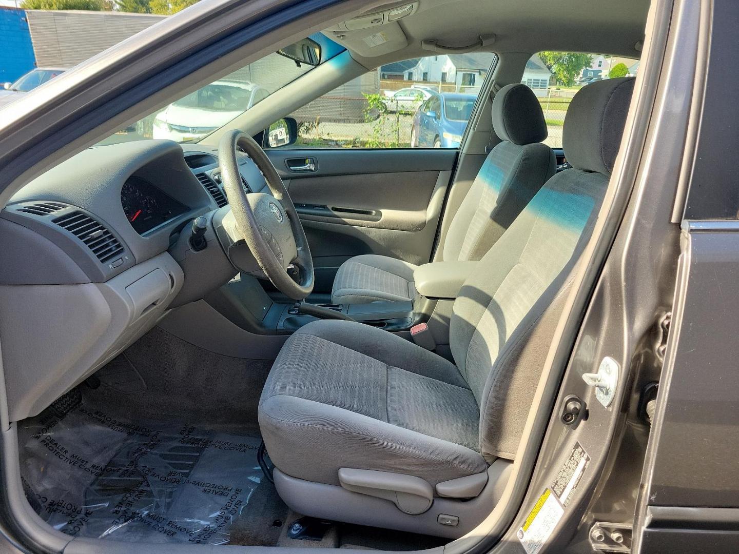 2006 Phantom Gray Pearl - 1E3 /Stone - 95 Toyota Camry LE (4T1BE32K86U) with an 2.4L DOHC SEFI 16-valve 4-cyl engine w/VVT-i engine, located at 50 Eastern Blvd., Essex, MD, 21221, (410) 686-3444, 39.304367, -76.484947 - Experience the perfect blend of efficiency and reliability with this 2006 Toyota Camry LE. Cloaked in a sleek Phantom Gray Pearl exterior, this sedan offers a spacious interior dressed in Stone - 95 hues, exuding style and comfort simultaneously. Under the hood, a hardy 2.4L DOHC SEFI 16-valve 4-Cyl - Photo#11