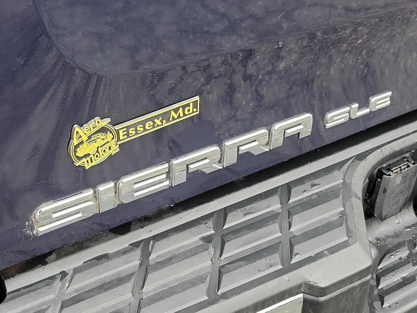 2009 Midnight Blue Metallic - 37U /Ebony - 193 GMC Sierra 1500 SLE (1GTEC29J49Z) with an ENGINE, VORTEC 5.3L V8 SFI WITH ACTIVE FUEL MANAGEMENT (315 HP [234.9 KW] @ 5200 RPM, 338 LB-FT OF TORQUE [456.3 NM] @ 4400 RPM), IRON BLOCK engine, located at 50 Eastern Blvd., Essex, MD, 21221, (410) 686-3444, 39.304367, -76.484947 - Experience the remarkable blend of power and elegance with this 2009 GMC Sierra 1500 SLE! Resplendent in a striking Midnight Blue Metallic exterior, it commands attention at every turn. Inside, its ebony interior exudes class and lavish comfort. Under the hood, it packs a Vortec 5.3L V8 SFI engine w - Photo#22