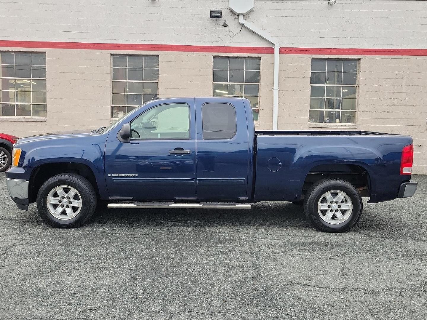 2009 Midnight Blue Metallic - 37U /Ebony - 193 GMC Sierra 1500 SLE (1GTEC29J49Z) with an ENGINE, VORTEC 5.3L V8 SFI WITH ACTIVE FUEL MANAGEMENT (315 HP [234.9 KW] @ 5200 RPM, 338 LB-FT OF TORQUE [456.3 NM] @ 4400 RPM), IRON BLOCK engine, located at 50 Eastern Blvd., Essex, MD, 21221, (410) 686-3444, 39.304367, -76.484947 - Experience the remarkable blend of power and elegance with this 2009 GMC Sierra 1500 SLE! Resplendent in a striking Midnight Blue Metallic exterior, it commands attention at every turn. Inside, its ebony interior exudes class and lavish comfort. Under the hood, it packs a Vortec 5.3L V8 SFI engine w - Photo#6