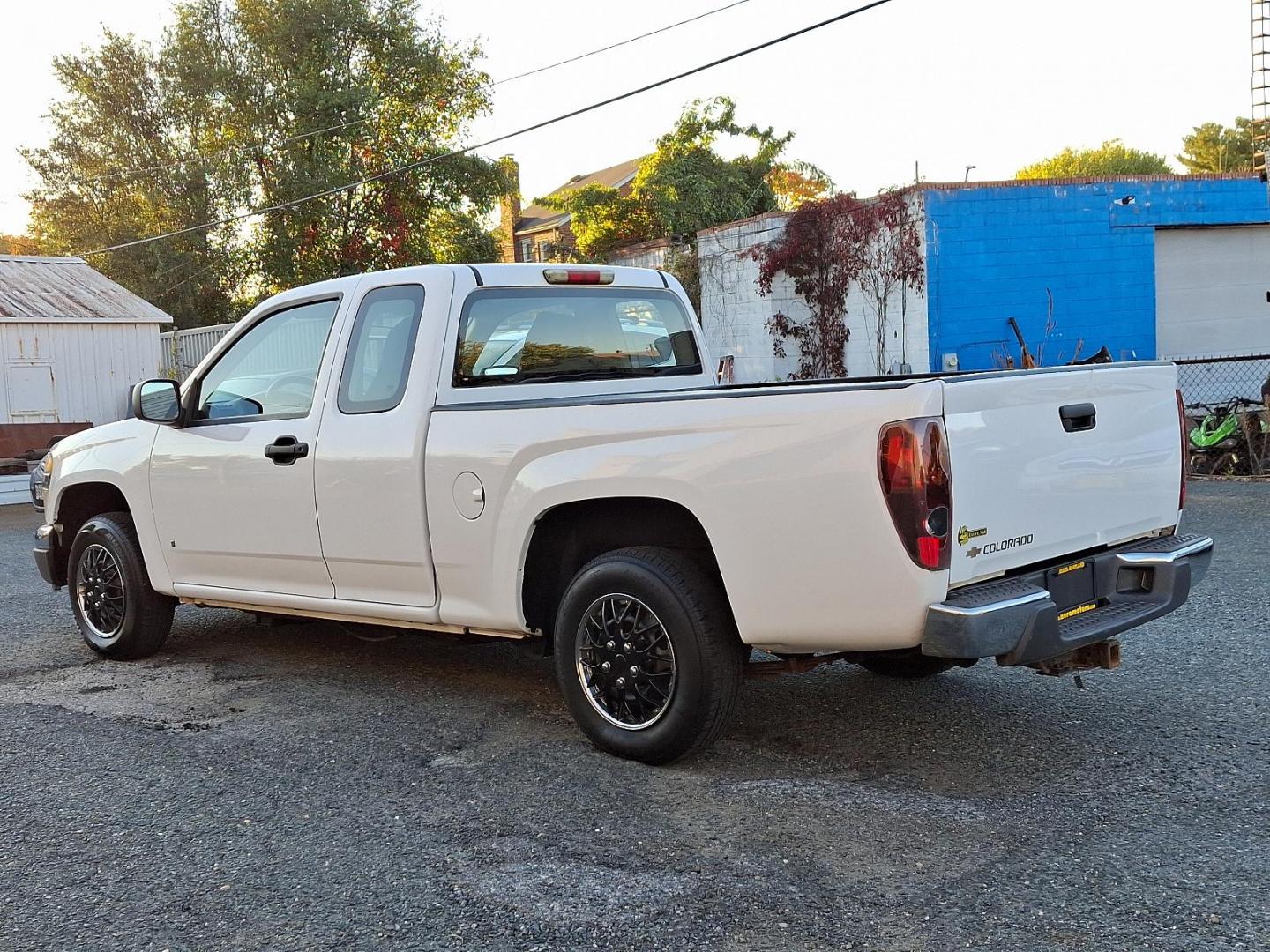 2006 Summit White - 50U /Light Cashmere - 31 Chevrolet Colorado Work Truck (1GCCS196468) with an ENGINE, 3.5L DOHC, 5-CYLINDER, MFI engine, located at 50 Eastern Blvd., Essex, MD, 21221, (410) 686-3444, 39.304367, -76.484947 - Experience the power and reliability of this 2006 Chevrolet Colorado Work Truck! Featuring a robust 3.5L DOHC, 5-cylinder, MFI Engine, this sturdy work truck is built to succeed in any task with ease. Designed for those who need a dependable utility vehicle, this extended cab truck with 125.9" wheel - Photo#5