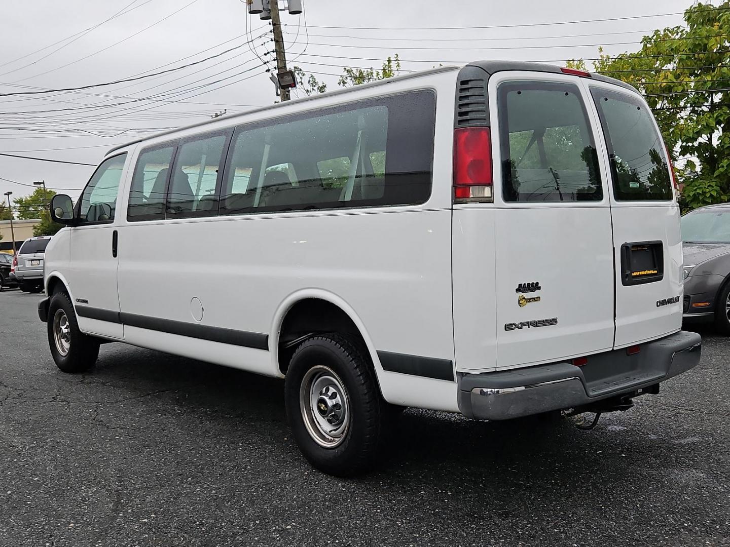 1999 Summit White - 50U /Medium Gray - 92 Chevrolet Express Van (1GAHG39R0X1) with an HD 5.7L (350) SFI V8 VORTEC ENGINE engine, located at 50 Eastern Blvd., Essex, MD, 21221, (410) 686-3444, 39.304367, -76.484947 - Meet the 1999 Chevrolet Express Van 3500, an absolute classic exuding supreme charm. It sports a sleek Summit White - 50U exterior trimmed with a stylish Medium Gray - 92 interior, a timeless color scheme that promises a striking road presence. Nestled under the hood is a robust HD 5.7L (350) SFI V8 - Photo#5