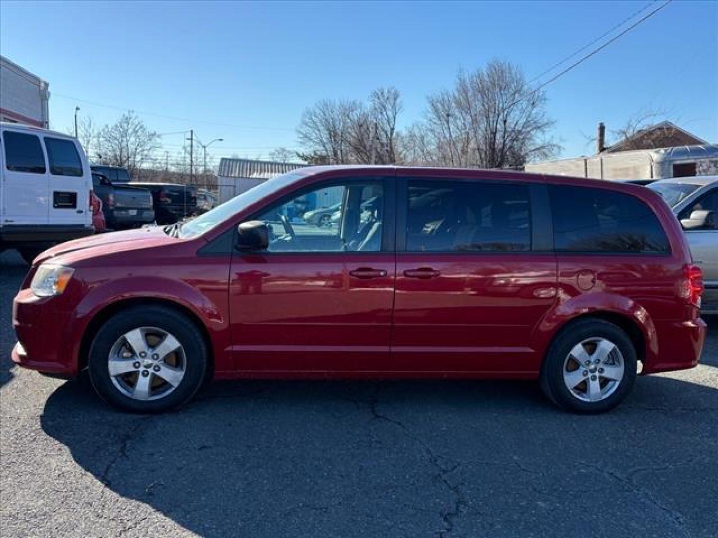 2013 Red Dodge Grand Caravan SE (2C4RDGBG3DR) with an 3.6L Pentastar 3.6L V6 283hp 260ft. lbs. Sequential-Port F.I. engine, 6-Speed Shiftable Automatic transmission, located at 50 Eastern Blvd., Essex, MD, 21221, (410) 686-3444, 39.304367, -76.484947 - Photo#1