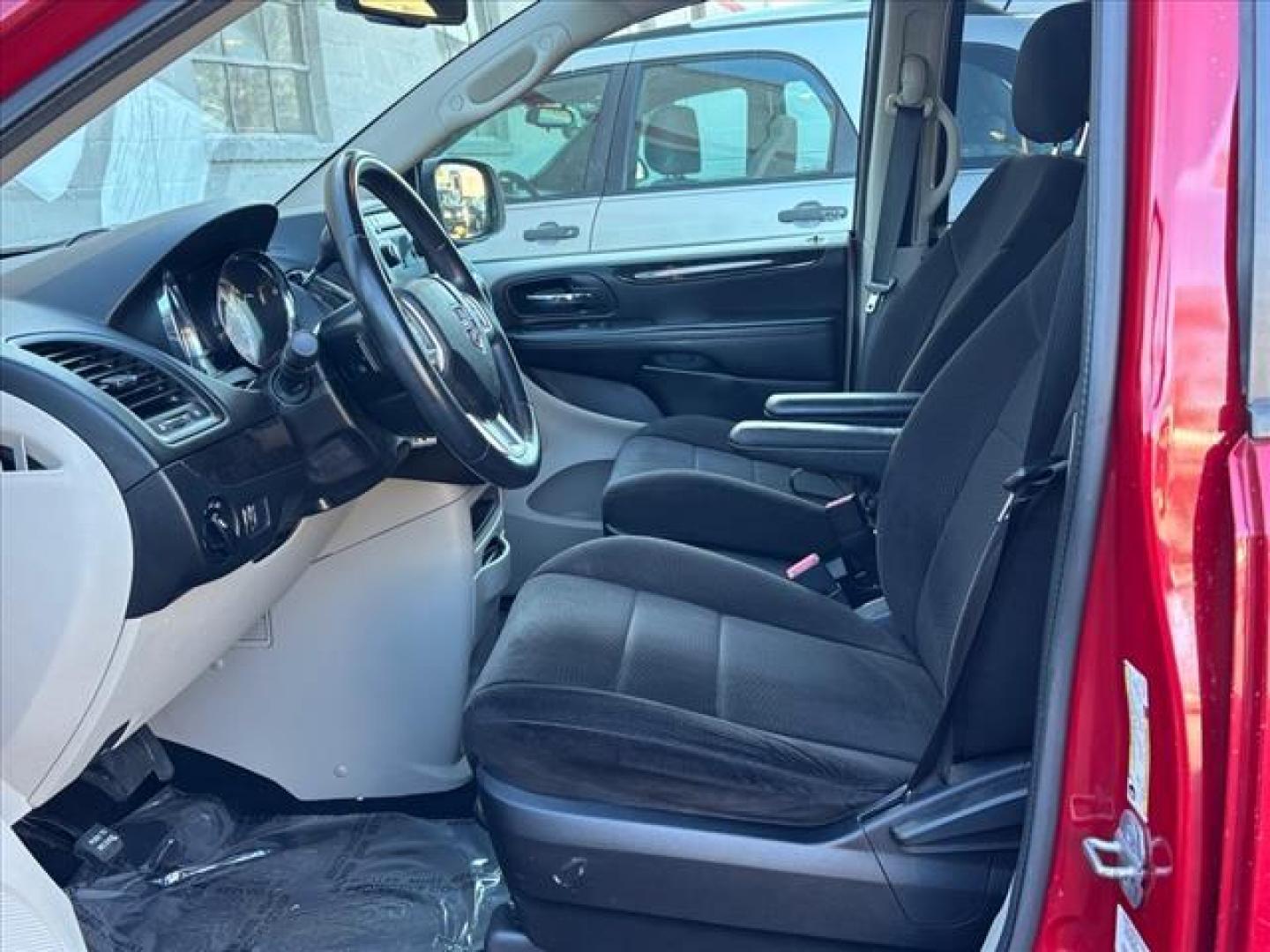 2013 Red Dodge Grand Caravan SE (2C4RDGBG3DR) with an 3.6L Pentastar 3.6L V6 283hp 260ft. lbs. Sequential-Port F.I. engine, 6-Speed Shiftable Automatic transmission, located at 50 Eastern Blvd., Essex, MD, 21221, (410) 686-3444, 39.304367, -76.484947 - Photo#12