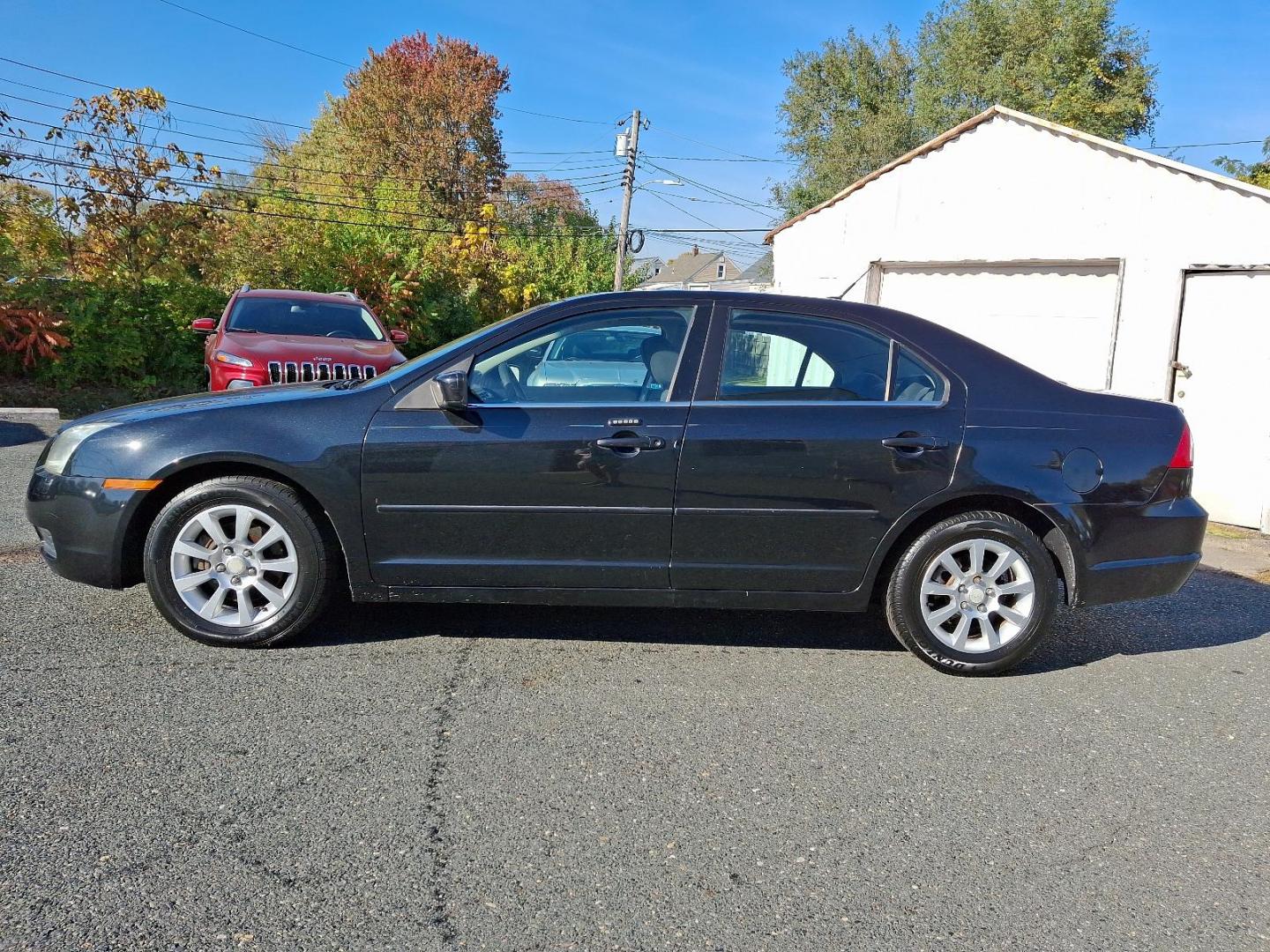 2009 Black Mercury Milan I-4 (3MEHM07Z39R) with an 2.3L 4 Cylinder Sequential-Port F.I. engine, Automatic transmission, located at 50 Eastern Blvd., Essex, MD, 21221, (410) 686-3444, 39.304367, -76.484947 - Photo#6