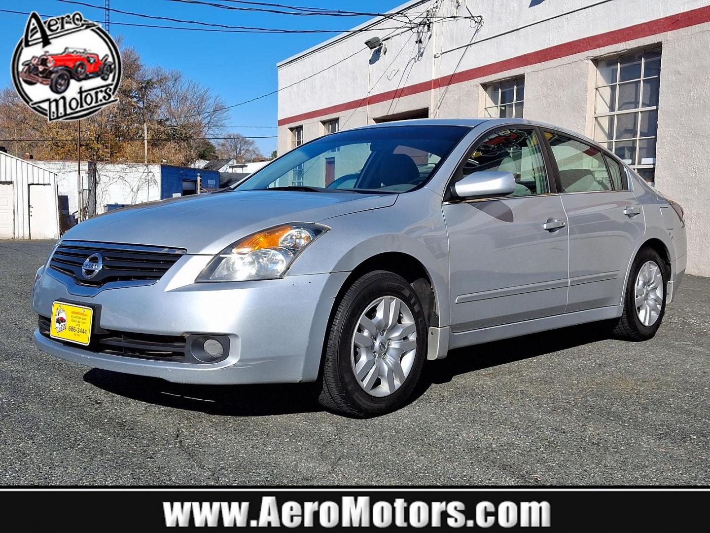 2009 Radiant Silver Metallic - K12 /Frost - K Nissan Altima 2.5 S (1N4AL21E89N) with an 2.5L DOHC 16-valve I4 engine engine, located at 50 Eastern Blvd., Essex, MD, 21221, (410) 686-3444, 39.304367, -76.484947 - Discover the perfect blend of performance and style in this 2009 Nissan Altima 2.5 S 4dr Sedan. Powered by a 2.5L DOHC 16-valve I4 engine, reliability has never looked so good. The Altima's dynamic drive is enhanced by its sleek design and radiant silver metallic exterior. Inside, a frost interior p - Photo#0