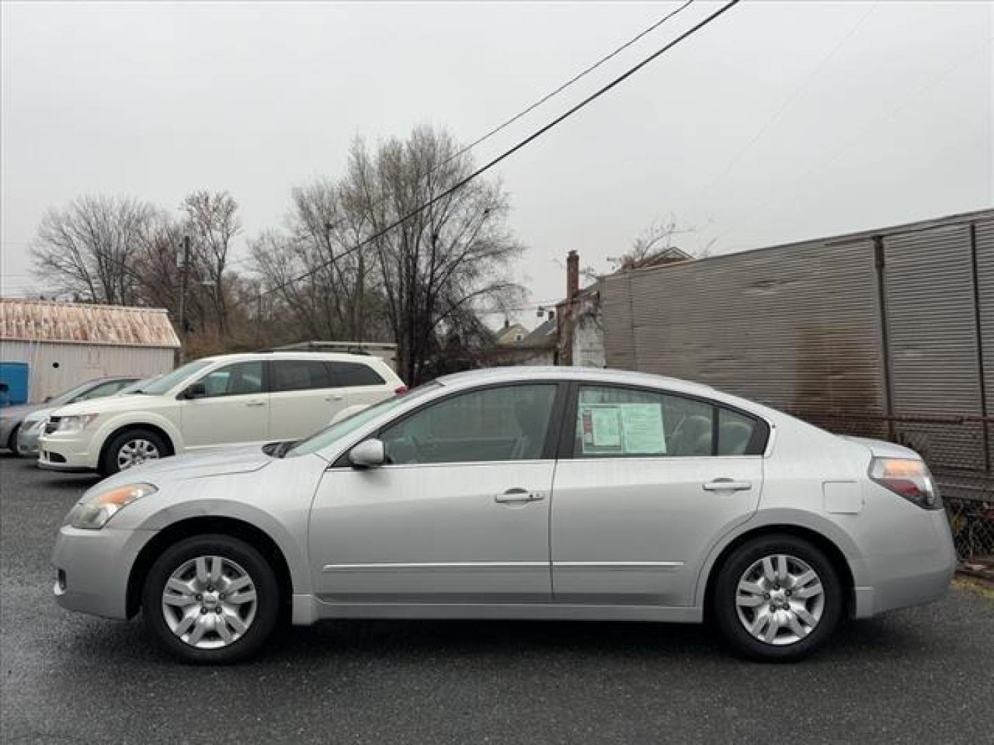 2009 Silver Nissan Altima 2.5 S (1N4AL21E89N) with an 2.5L 4 Cylinder Sequential Fuel Injection engine, CVT transmission, located at 50 Eastern Blvd., Essex, MD, 21221, (410) 686-3444, 39.304367, -76.484947 - Photo#1