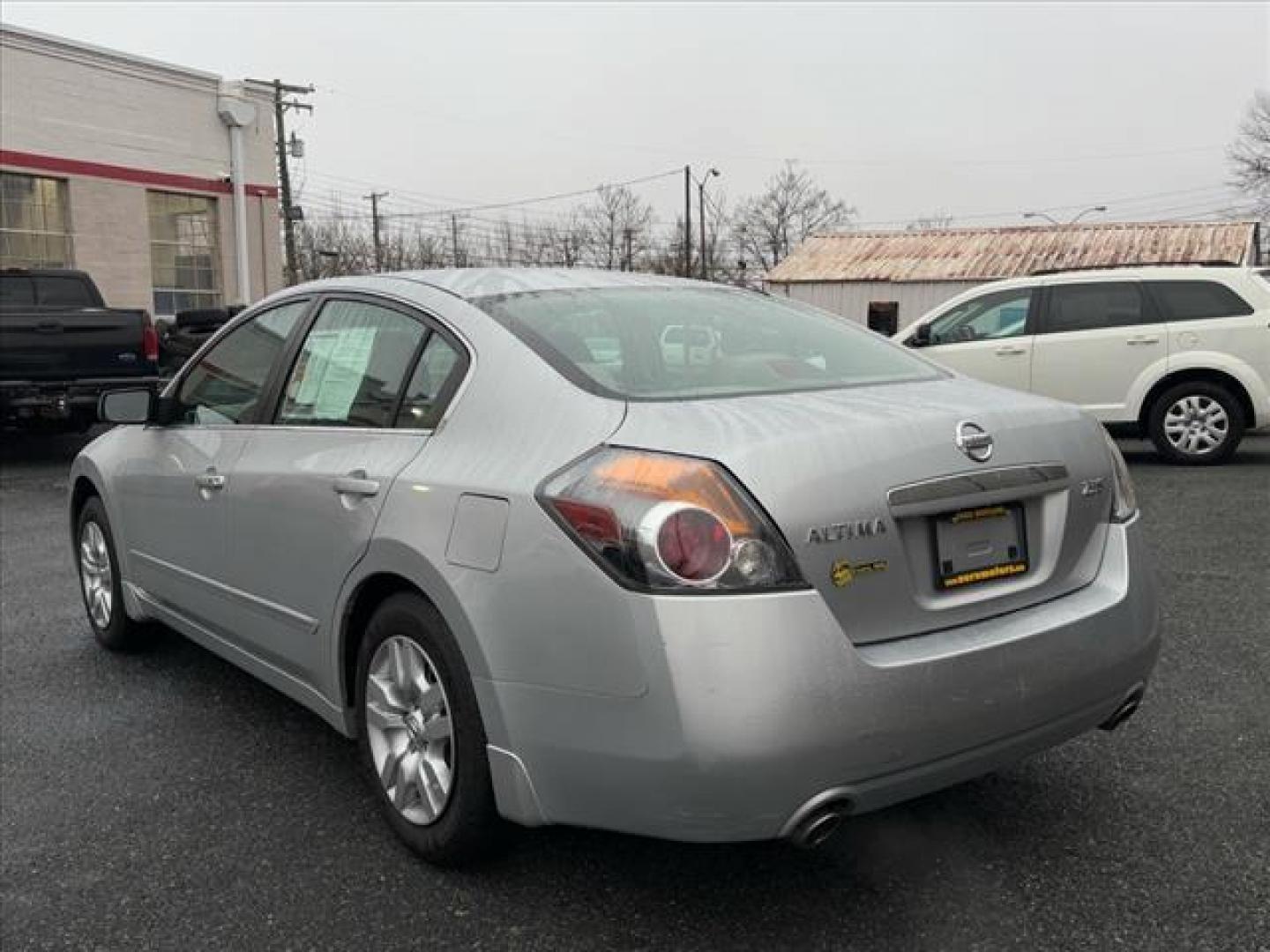 2009 Silver Nissan Altima 2.5 S (1N4AL21E89N) with an 2.5L 4 Cylinder Sequential Fuel Injection engine, CVT transmission, located at 50 Eastern Blvd., Essex, MD, 21221, (410) 686-3444, 39.304367, -76.484947 - Photo#2