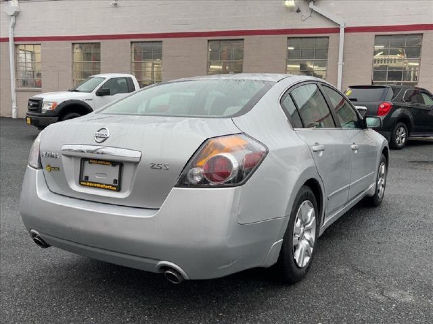 2009 Silver Nissan Altima 2.5 S (1N4AL21E89N) with an 2.5L 4 Cylinder Sequential Fuel Injection engine, CVT transmission, located at 50 Eastern Blvd., Essex, MD, 21221, (410) 686-3444, 39.304367, -76.484947 - Photo#4