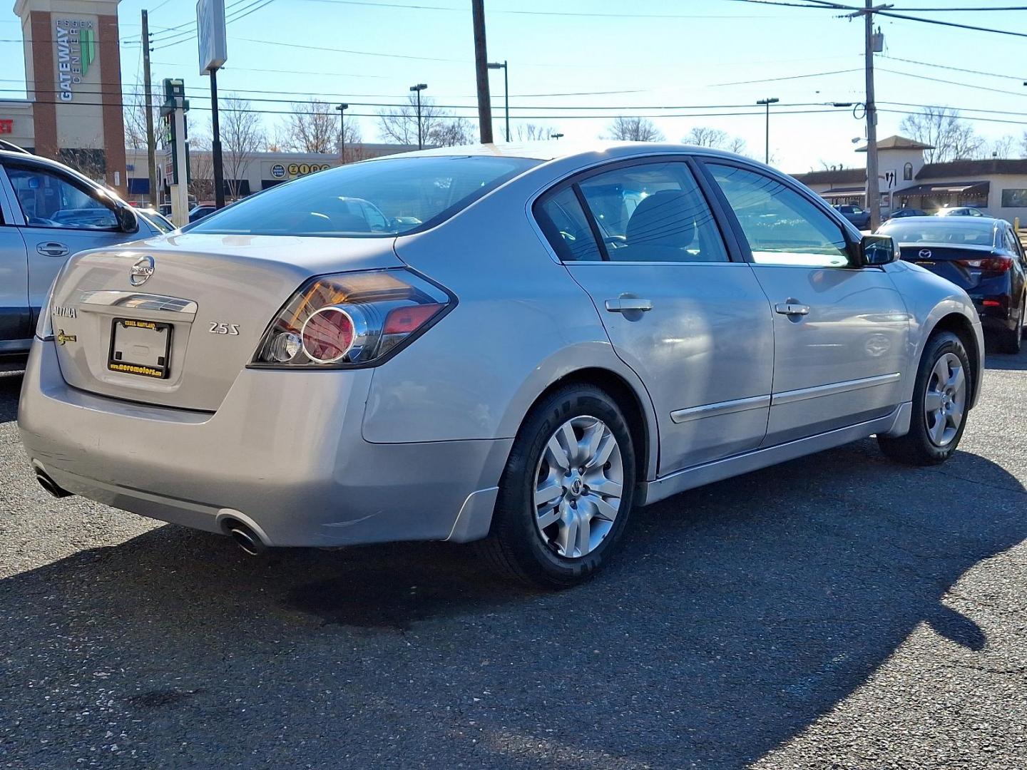 2009 Radiant Silver Metallic - K12 /Frost - K Nissan Altima 2.5 S (1N4AL21E89N) with an 2.5L DOHC 16-valve I4 engine engine, located at 50 Eastern Blvd., Essex, MD, 21221, (410) 686-3444, 39.304367, -76.484947 - Discover the perfect blend of performance and style in this 2009 Nissan Altima 2.5 S 4dr Sedan. Powered by a 2.5L DOHC 16-valve I4 engine, reliability has never looked so good. The Altima's dynamic drive is enhanced by its sleek design and radiant silver metallic exterior. Inside, a frost interior p - Photo#3