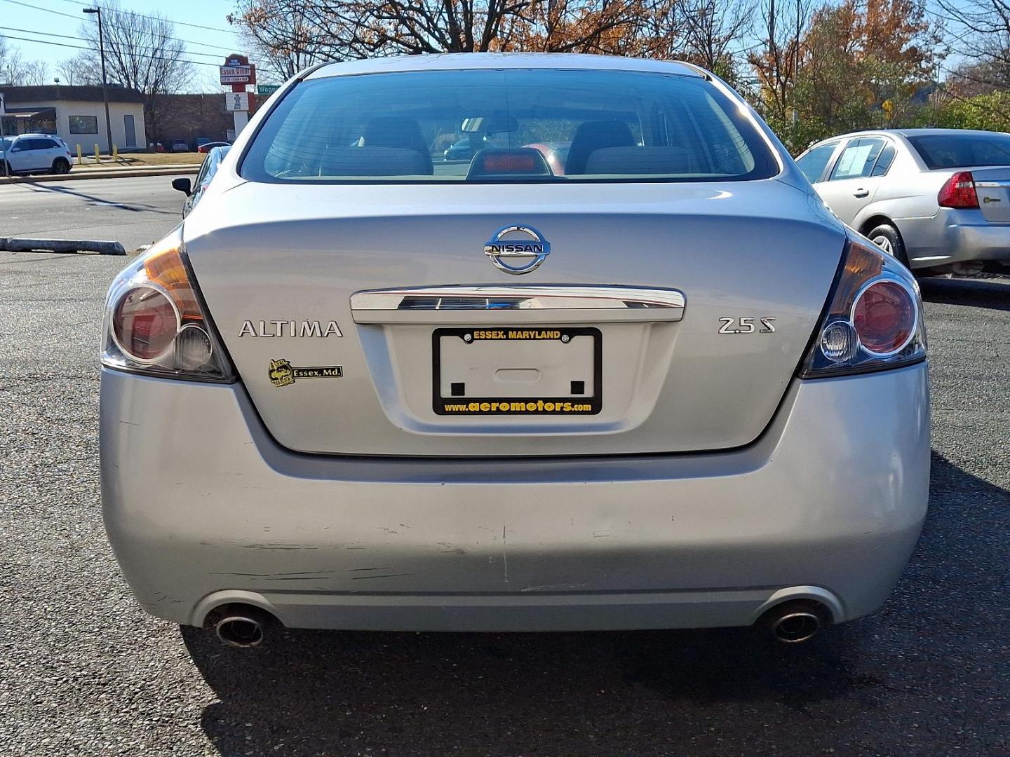 2009 Radiant Silver Metallic - K12 /Frost - K Nissan Altima 2.5 S (1N4AL21E89N) with an 2.5L DOHC 16-valve I4 engine engine, located at 50 Eastern Blvd., Essex, MD, 21221, (410) 686-3444, 39.304367, -76.484947 - Discover the perfect blend of performance and style in this 2009 Nissan Altima 2.5 S 4dr Sedan. Powered by a 2.5L DOHC 16-valve I4 engine, reliability has never looked so good. The Altima's dynamic drive is enhanced by its sleek design and radiant silver metallic exterior. Inside, a frost interior p - Photo#4