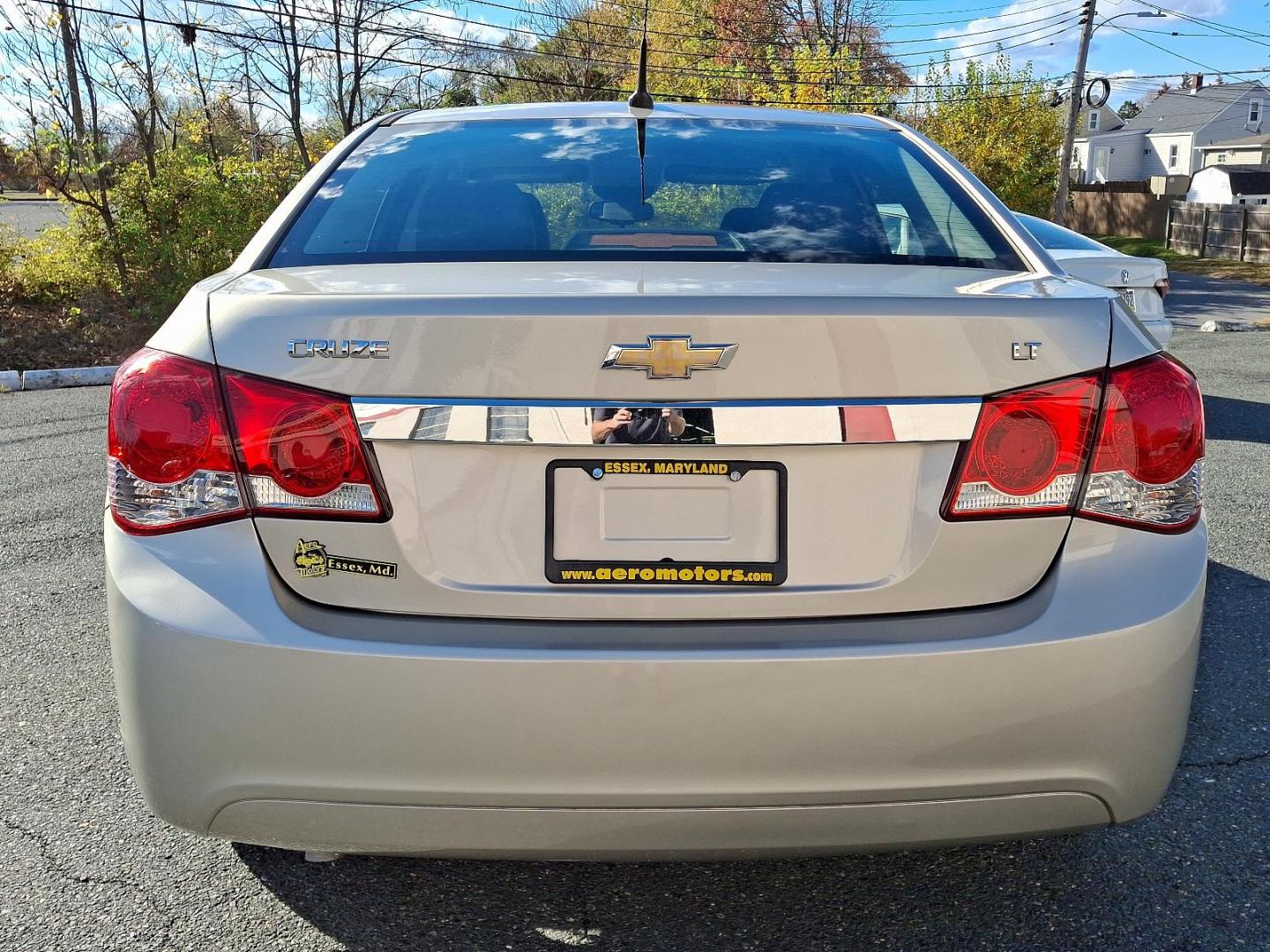 2014 Champagne Silver Metallic - GWT /Jet Black - ABX Chevrolet Cruze 1LT (1G1PC5SB7E7) with an ENGINE, ECOTEC TURBO 1.4L VARIABLE VALVE TIMING DOHC 4-CYLINDER SEQUENTIAL MFI engine, located at 50 Eastern Blvd., Essex, MD, 21221, (410) 686-3444, 39.304367, -76.484947 - Experience the allure of our stunning 2014 Chevrolet Cruze 1LT 4dr Sdn Auto 1LT, a fine blend of sophistication and performance. Dressed in a tasteful champagne silver metallic exterior that beautifully complements the opulent jet black interior, this vehicle represents class and power in equal meas - Photo#4