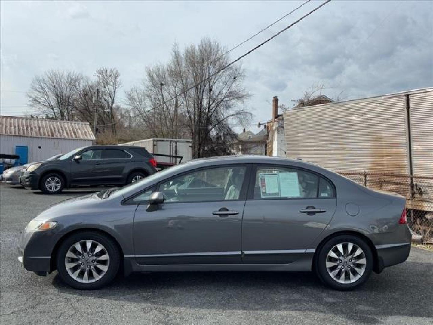 2009 Gray Honda Civic EX-L w/Navi (2HGFA16949H) with an 1.8L 1.8L I4 140hp 128ft. lbs. Fuel Injected engine, 5-Speed Automatic transmission, located at 50 Eastern Blvd., Essex, MD, 21221, (410) 686-3444, 39.304367, -76.484947 - Photo#1