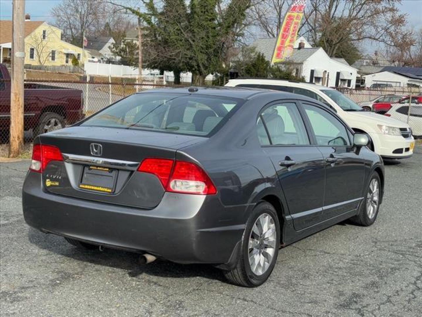 2009 Gray Honda Civic EX-L w/Navi (2HGFA16949H) with an 1.8L 1.8L I4 140hp 128ft. lbs. Fuel Injected engine, 5-Speed Automatic transmission, located at 50 Eastern Blvd., Essex, MD, 21221, (410) 686-3444, 39.304367, -76.484947 - Photo#4