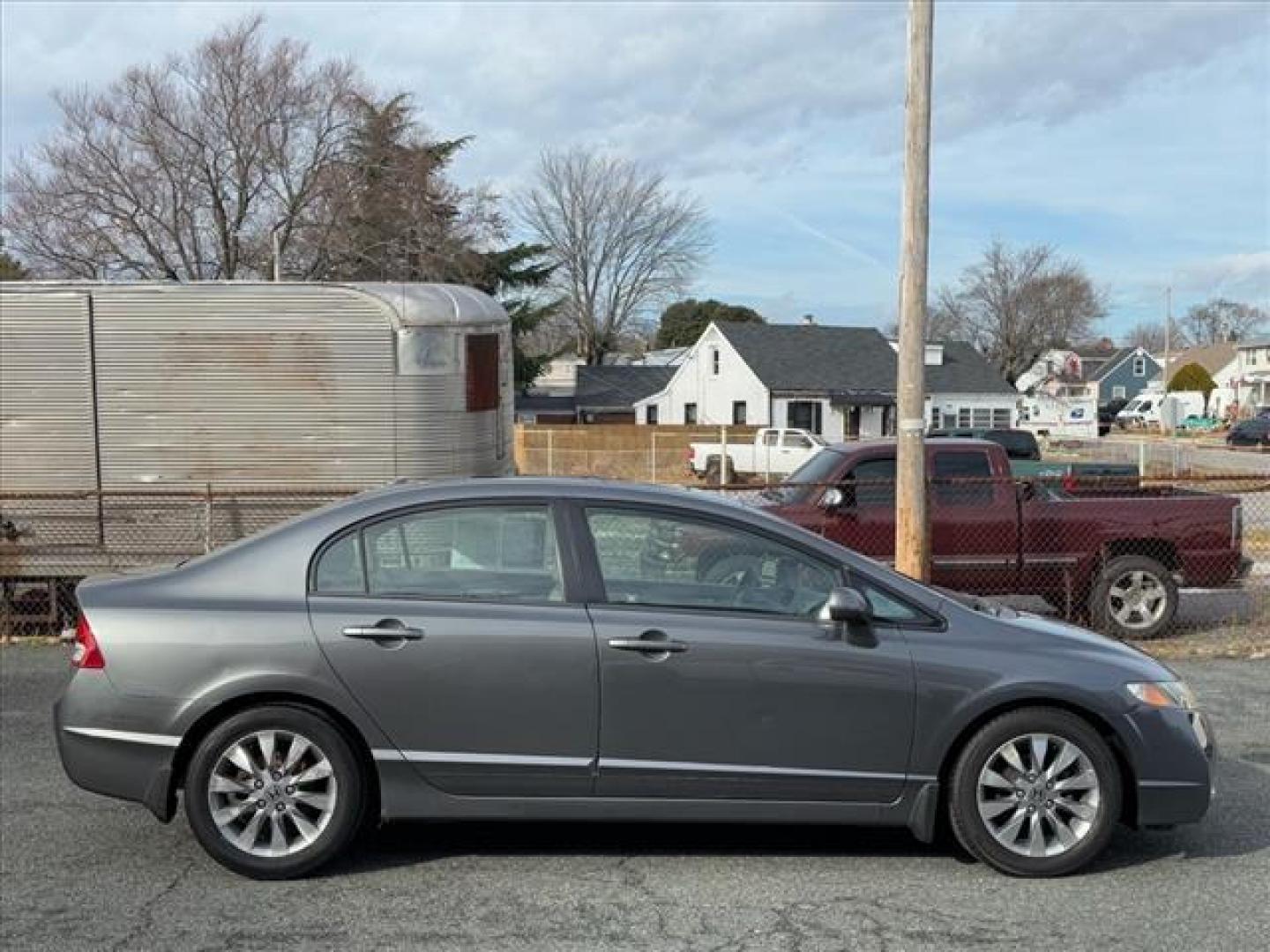 2009 Gray Honda Civic EX-L w/Navi (2HGFA16949H) with an 1.8L 1.8L I4 140hp 128ft. lbs. Fuel Injected engine, 5-Speed Automatic transmission, located at 50 Eastern Blvd., Essex, MD, 21221, (410) 686-3444, 39.304367, -76.484947 - Photo#5