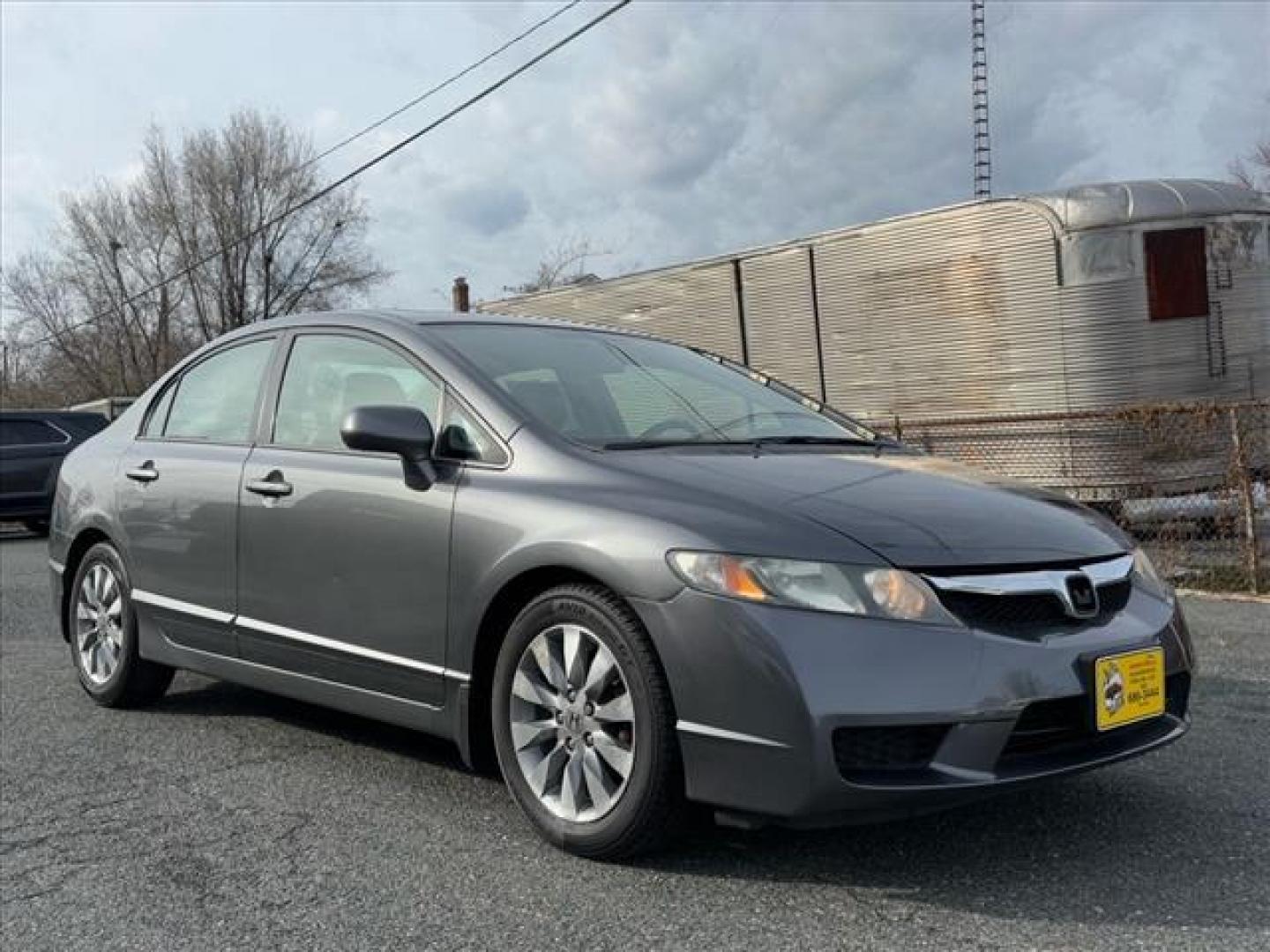 2009 Gray Honda Civic EX-L w/Navi (2HGFA16949H) with an 1.8L 1.8L I4 140hp 128ft. lbs. Fuel Injected engine, 5-Speed Automatic transmission, located at 50 Eastern Blvd., Essex, MD, 21221, (410) 686-3444, 39.304367, -76.484947 - Photo#6