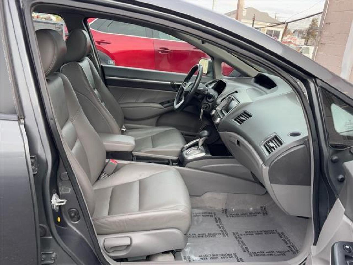 2009 Gray Honda Civic EX-L w/Navi (2HGFA16949H) with an 1.8L 1.8L I4 140hp 128ft. lbs. Fuel Injected engine, 5-Speed Automatic transmission, located at 50 Eastern Blvd., Essex, MD, 21221, (410) 686-3444, 39.304367, -76.484947 - Photo#17