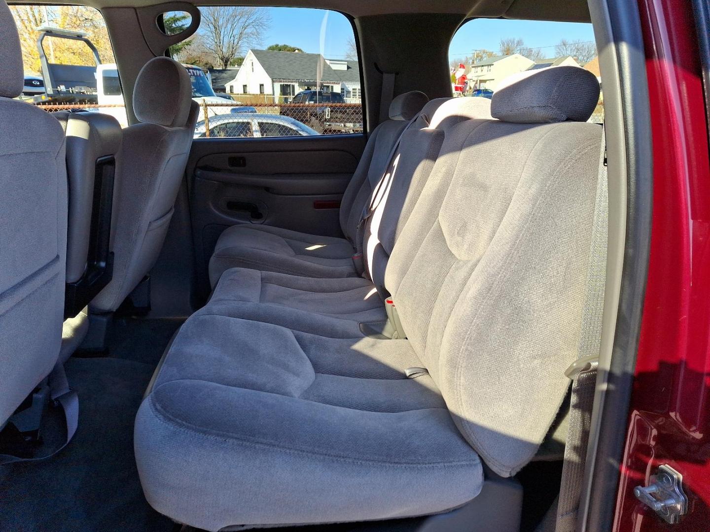 2005 Sport Red Metallic - 63U /Pewter/Dark Pewter - 92 GMC Yukon XL SLE (1GKEC16Z25J) with an ENGINE, VORTEC 5300 V8 SFI FLEX-FUEL, CAPABLE OF RUNNING ON UNLEADED OR UP TO 85% ETHANOL engine, located at 50 Eastern Blvd., Essex, MD, 21221, (410) 686-3444, 39.304367, -76.484947 - Discover the versatility and power of the 2005 GMC Yukon XL SLE, a spacious and reliable SUV designed to meet all your needs. Featuring an eye-catching Sport Red Metallic exterior paired with a sophisticated Pewter/Dark Pewter interior, this vehicle combines style with comfort. Under the hood, the - Photo#8