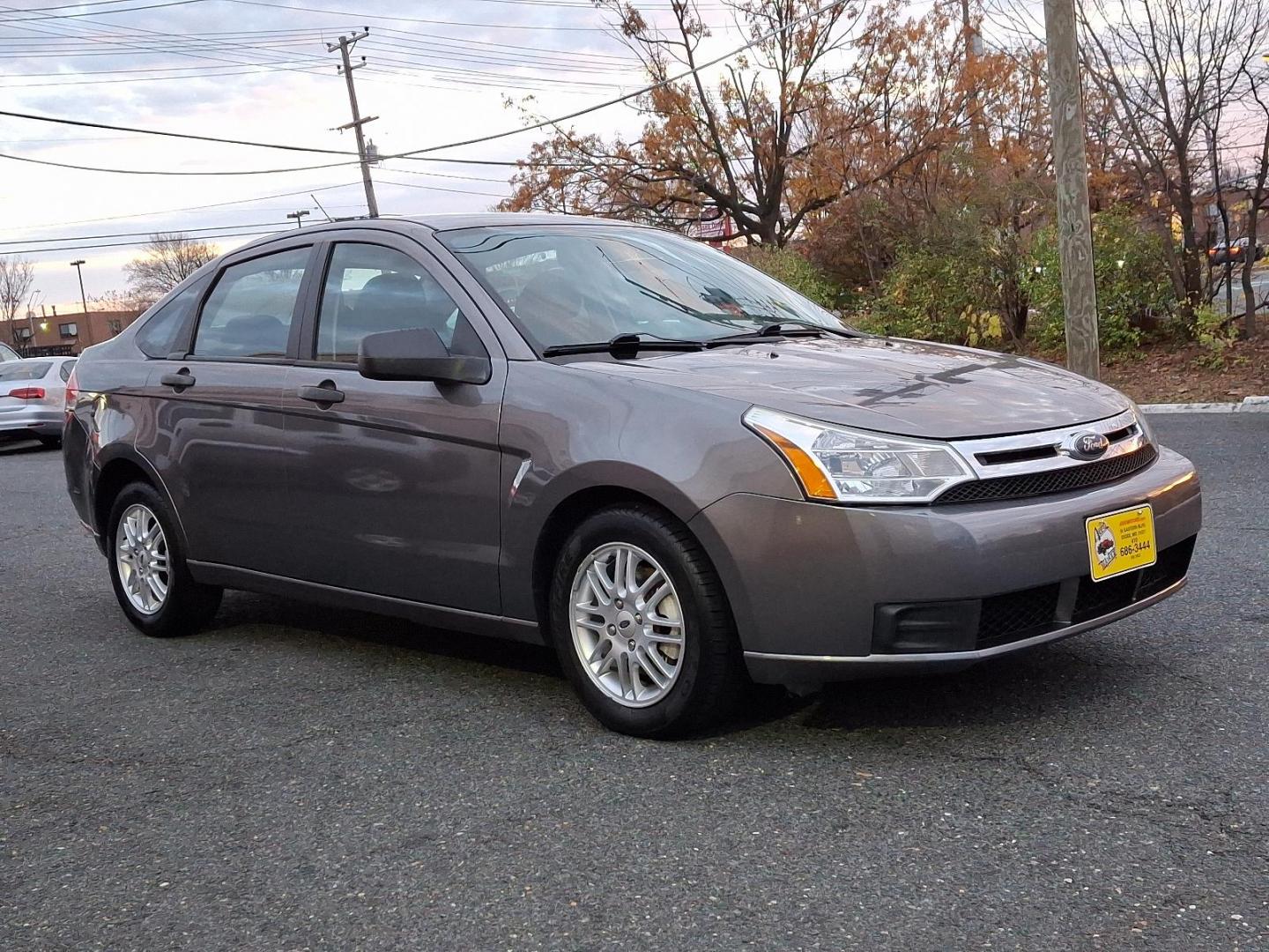 2009 Sterling Grey Metallic - UJ /Charcoal Black - FW Ford Focus SE (1FAHP35N09W) with an 2.0L DOHC 16-VALVE I4 DURATEC ENGINE engine, located at 50 Eastern Blvd., Essex, MD, 21221, (410) 686-3444, 39.304367, -76.484947 - Introducing the 2009 Ford Focus SE 4-Door Sedan-an embodiment of reliability and efficiency. Finished in a sleek gray exterior, this compact sedan combines modern style with practicality, making it an ideal choice for both urban commutes and long-distance travels. Under the hood, the Focus is power - Photo#2